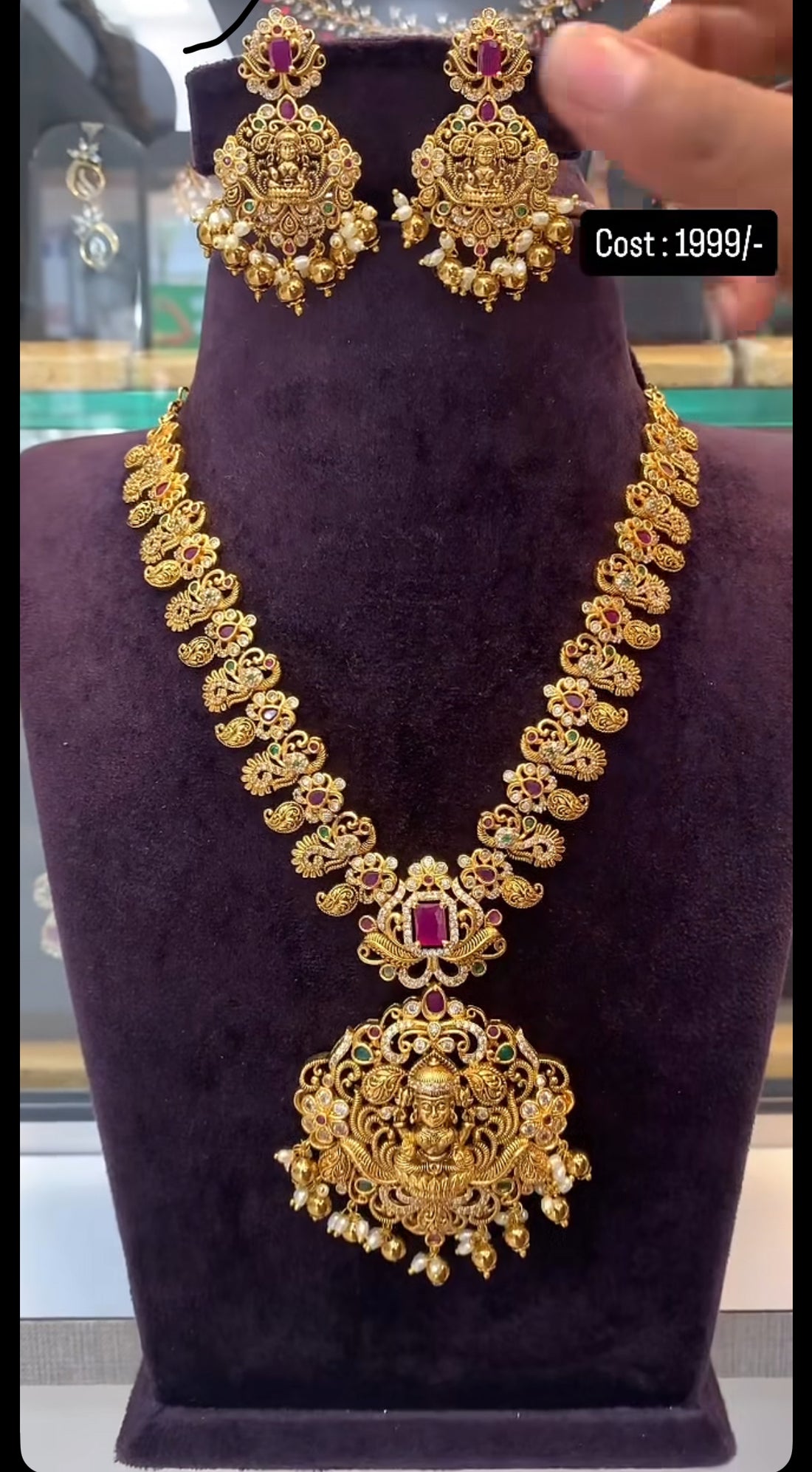 Beautiful Nakshi short necklace
