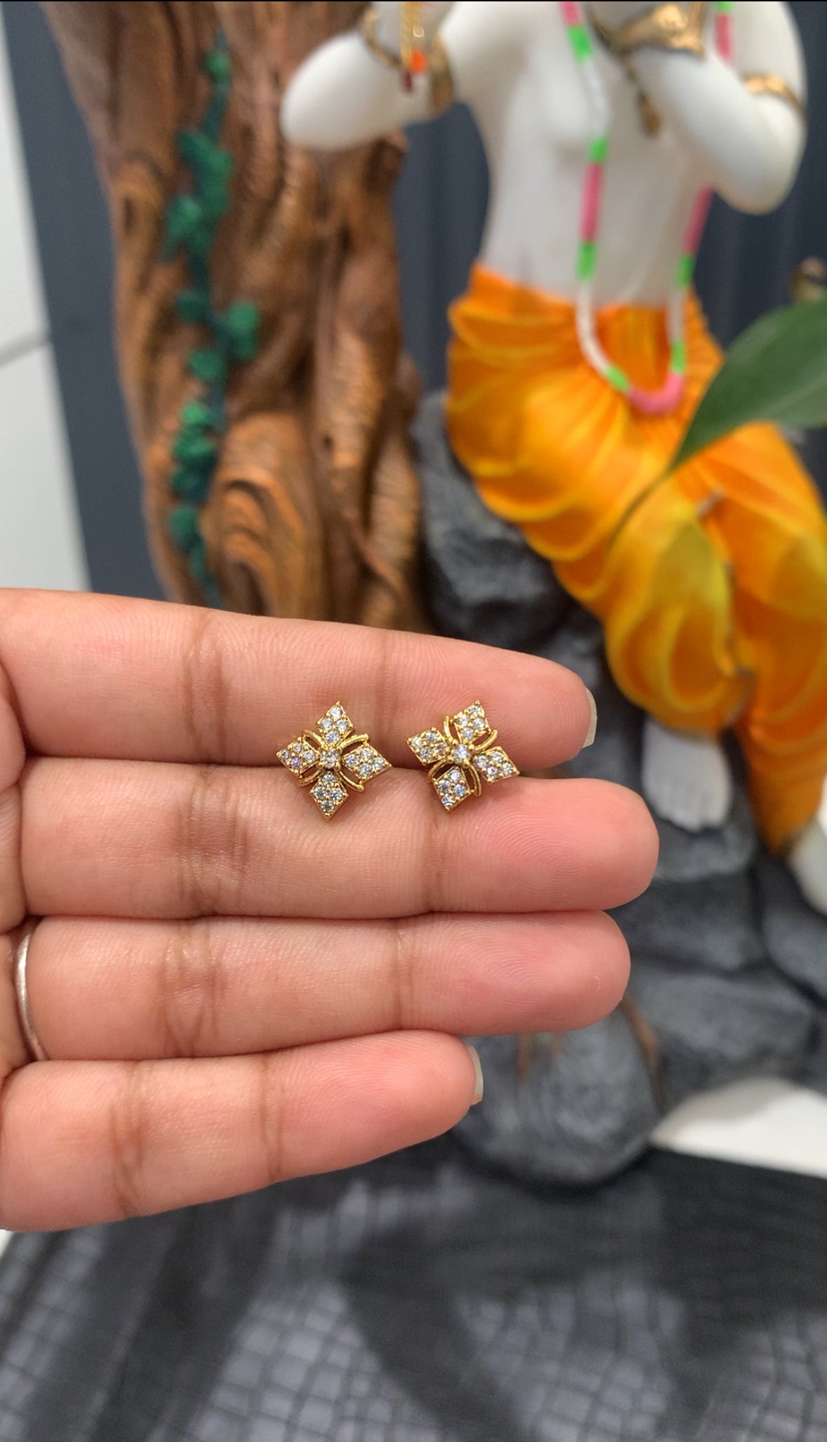 Beautiful daily wear premium studs with screw back