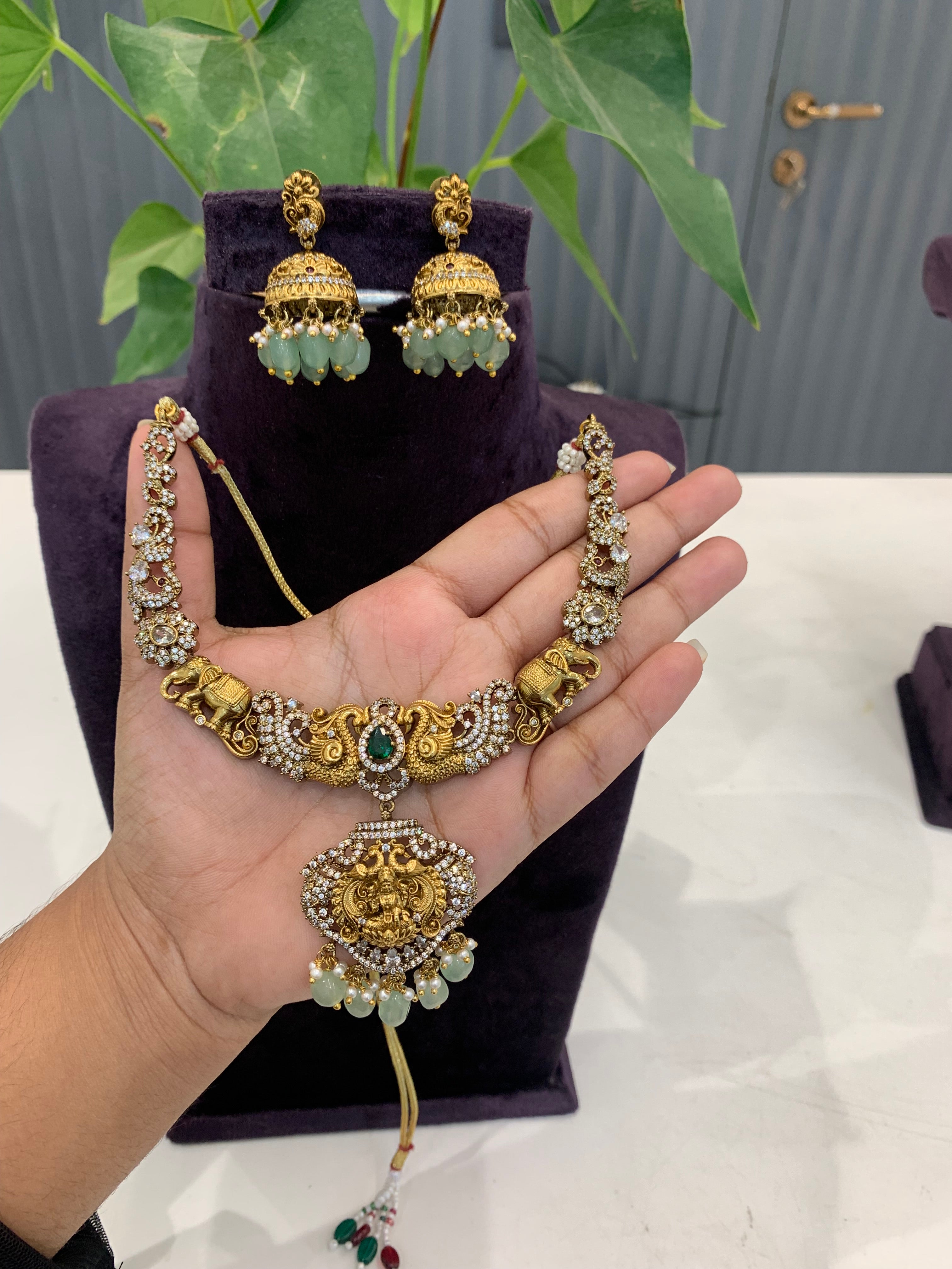 Beautiful 3D antique necklace