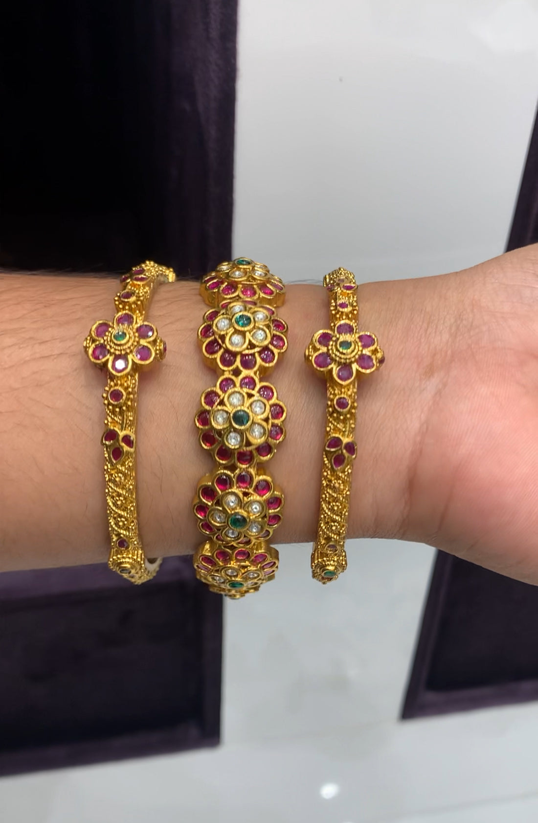 Beautiful kundhan style combo bangles only 2.8 size available( set of 3 bangles only)
