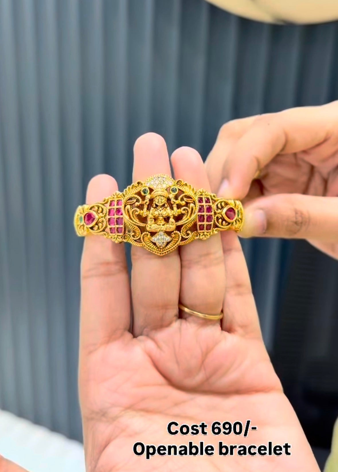 Beautiful Openable Bracelet
