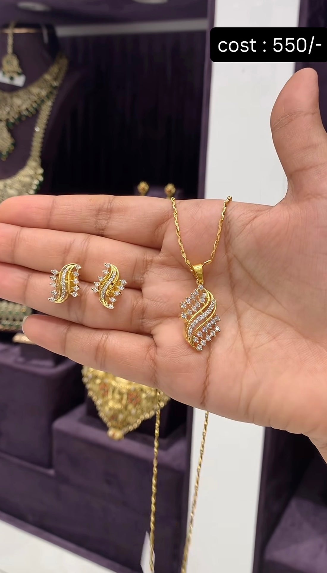 Beautiful simple pendent set