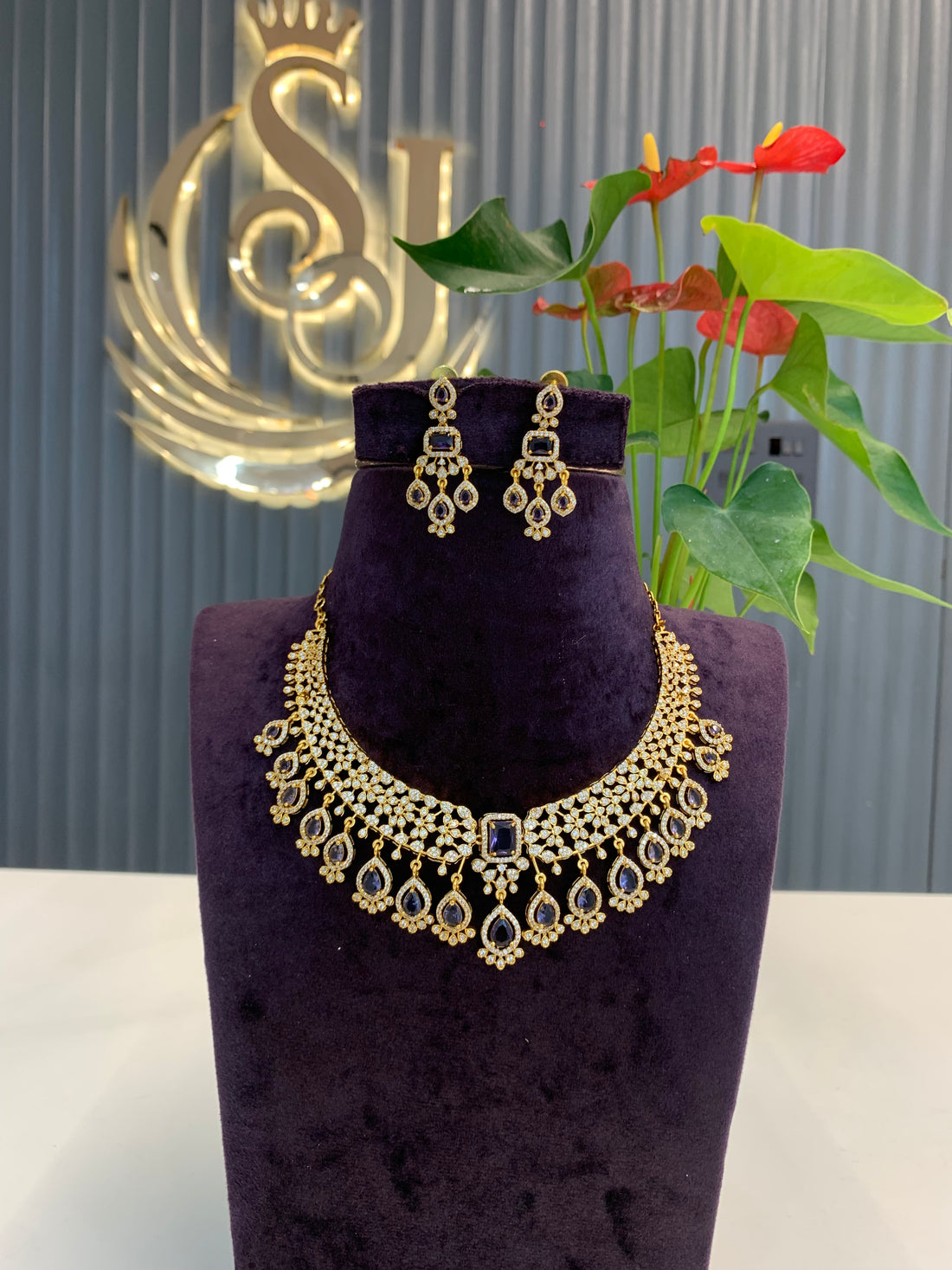 Beautiful voilet stone necklace