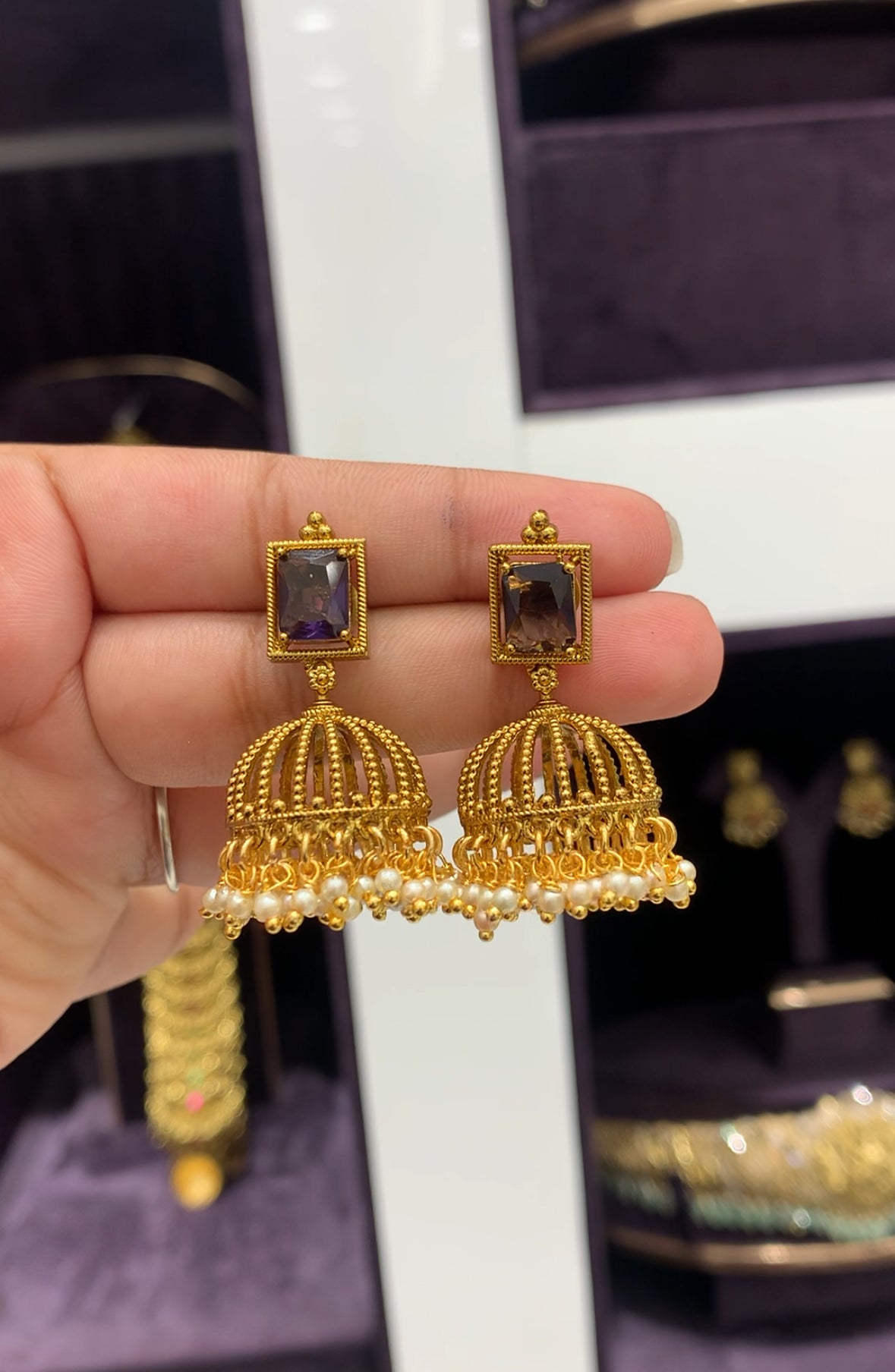 Beautiful trendy voilet stone jumkies