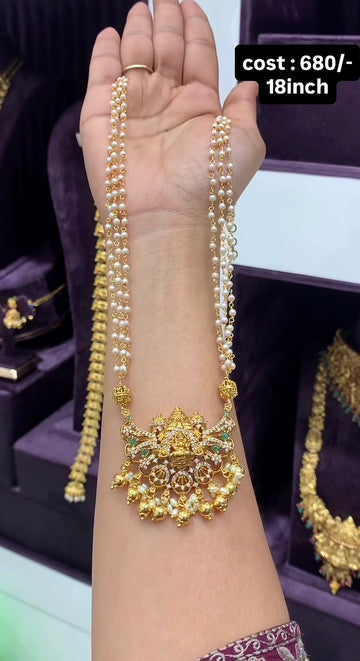Beautiful pearls set