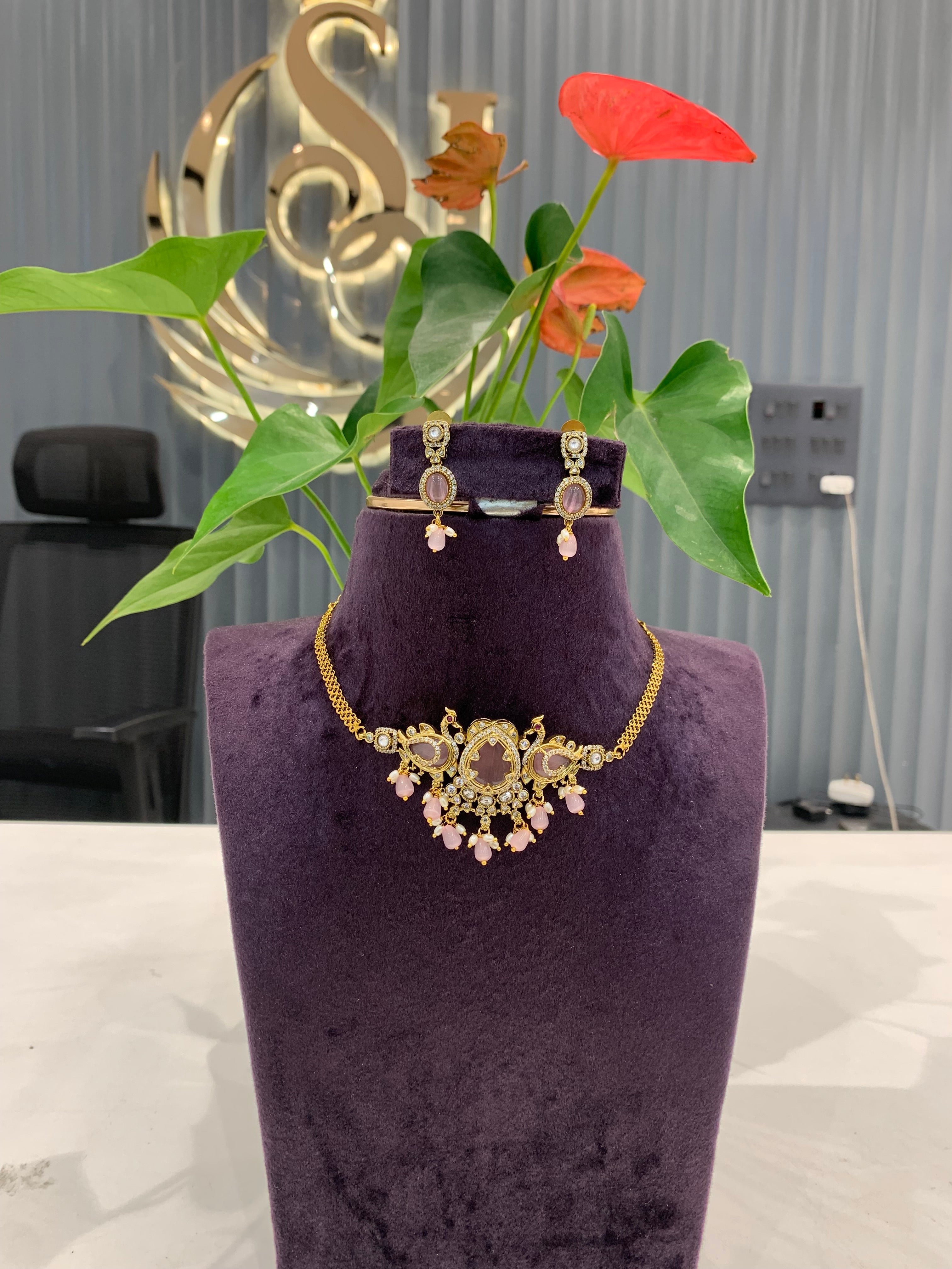 Beautiful chocker set