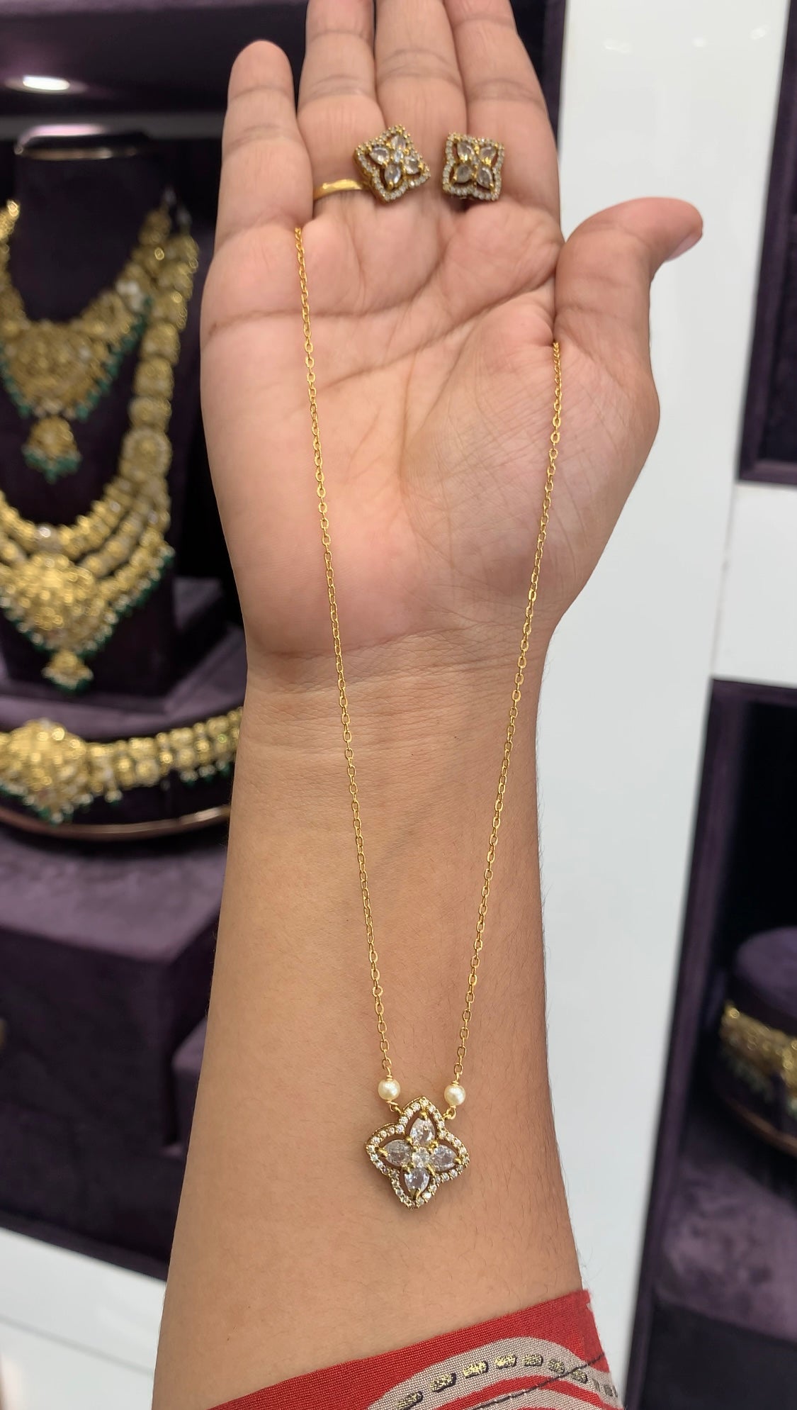 Beautiful Locket set with Nice chain