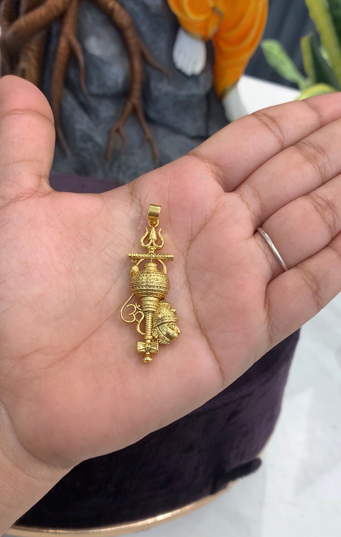 Beautiful traditional locket with hook