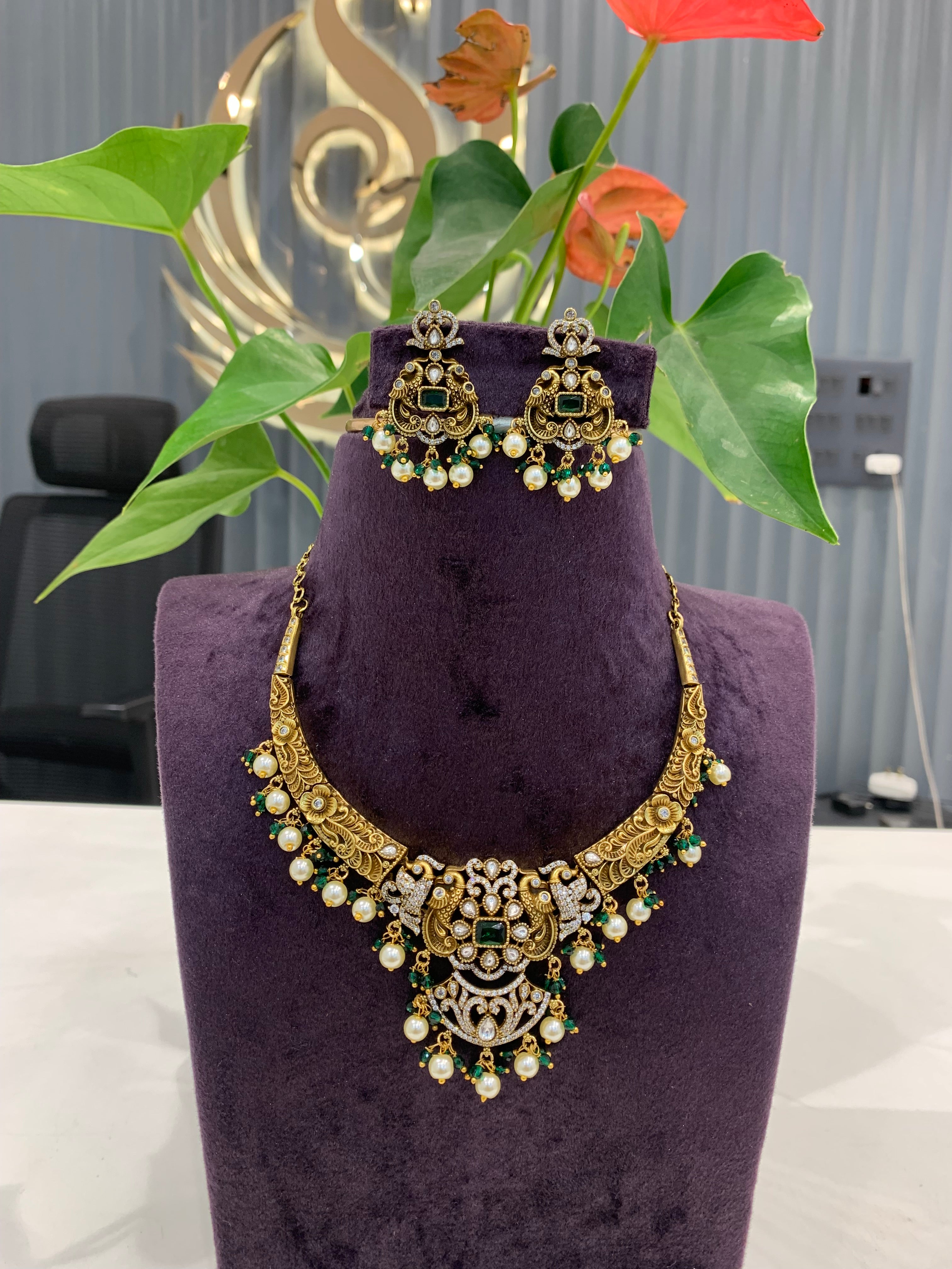 Beautiful mehandhi polish necklace