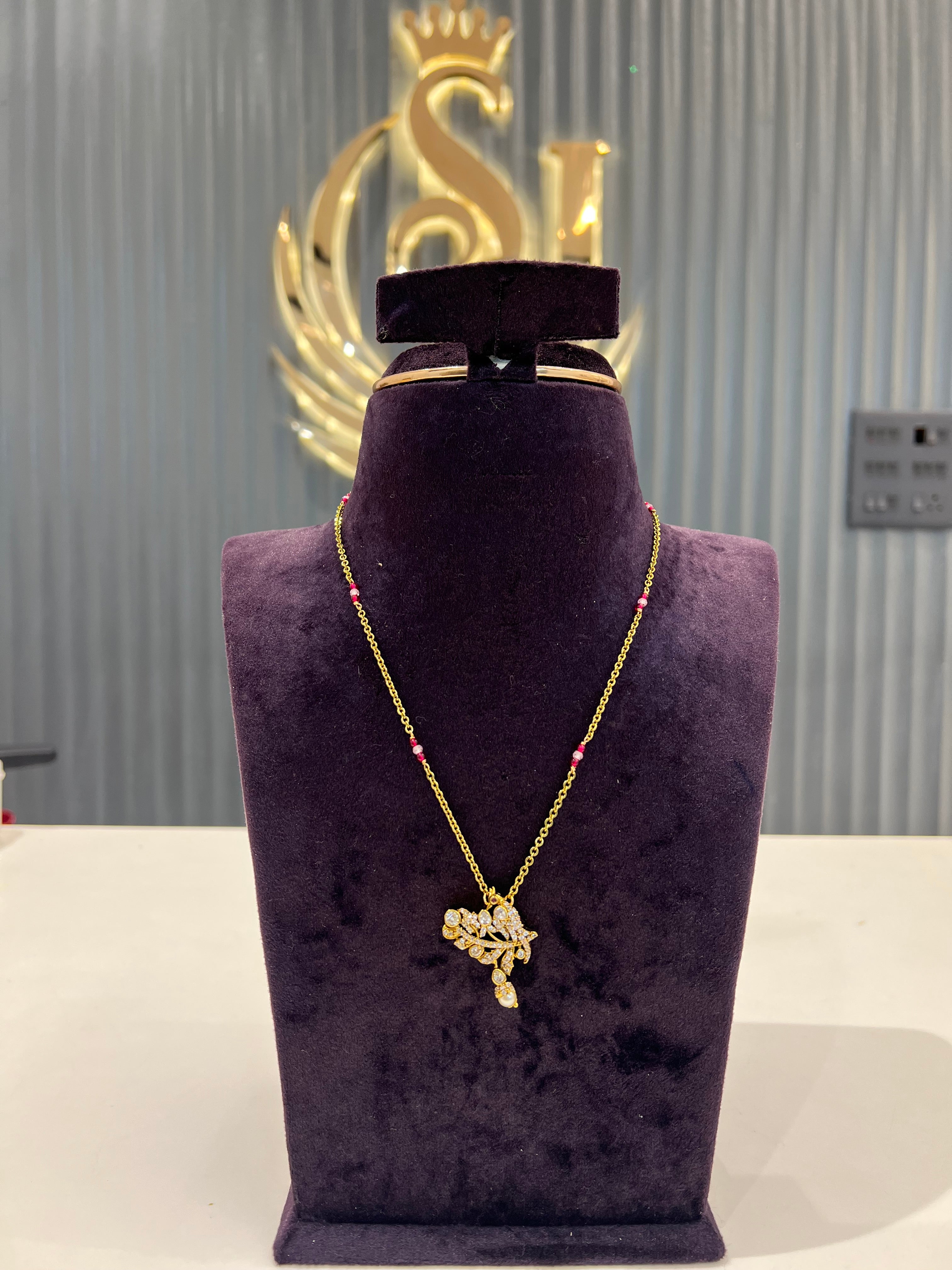 Leaf locket chain