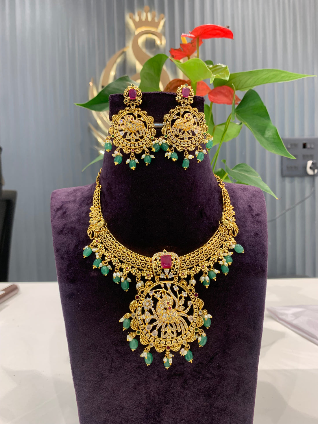Beautiful kanti style necklace