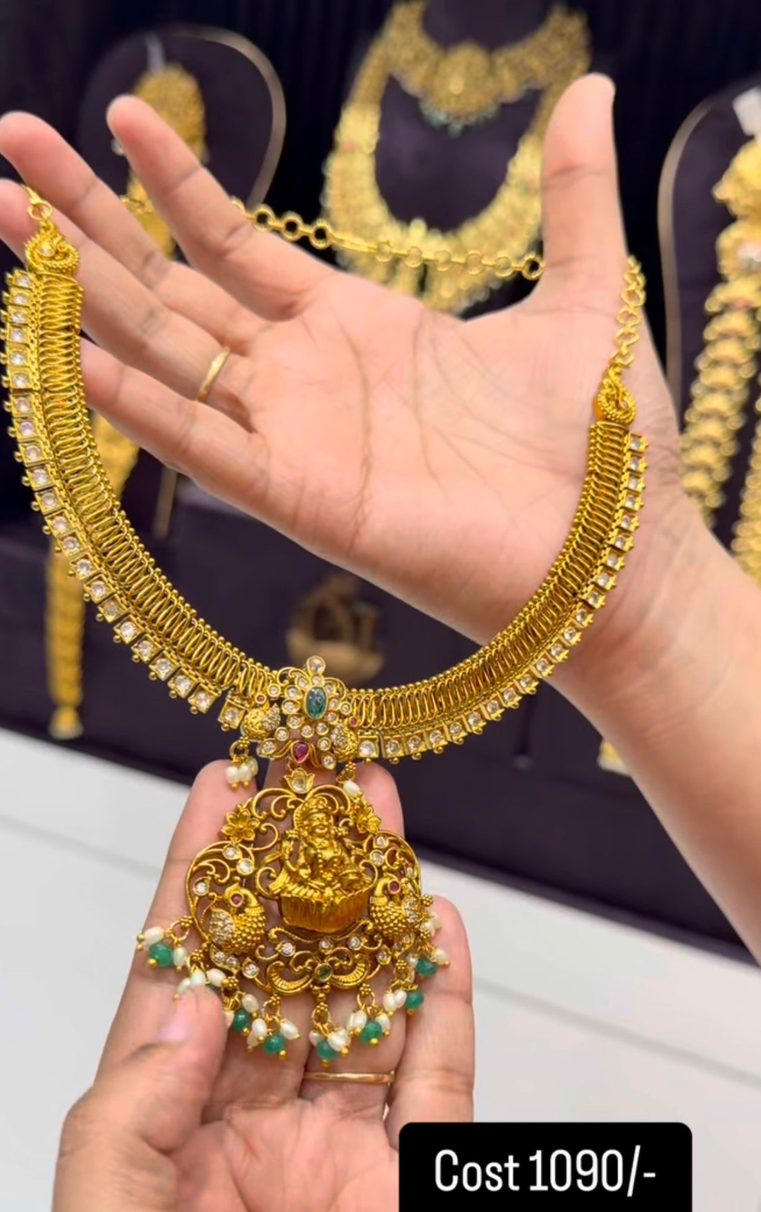 Beautiful jilebi pattern necklace