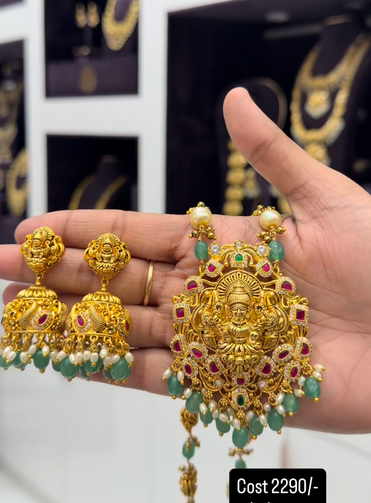 Beautiful jadav set with customised beads chain
