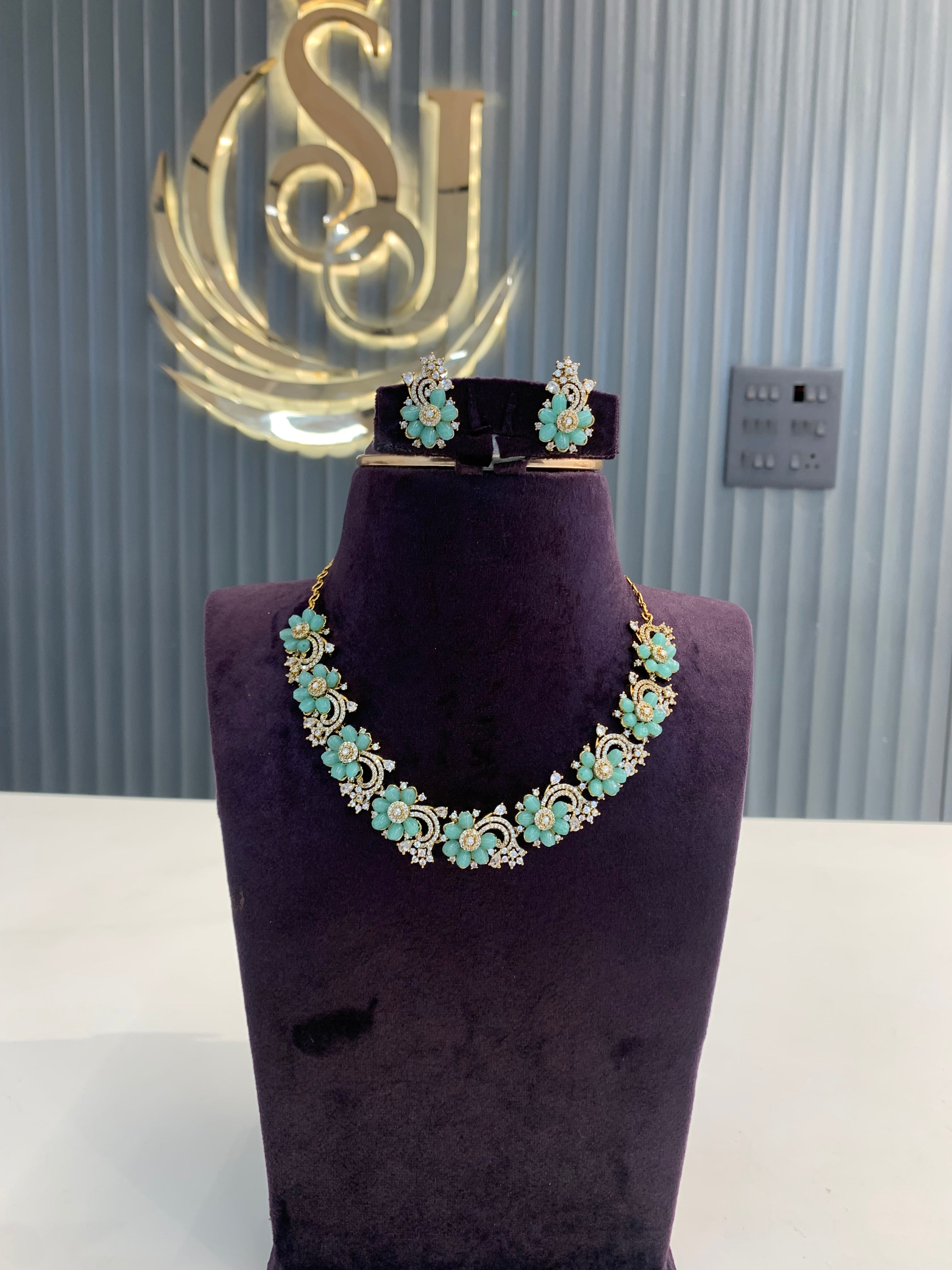 Beautiful unique pattern necklace