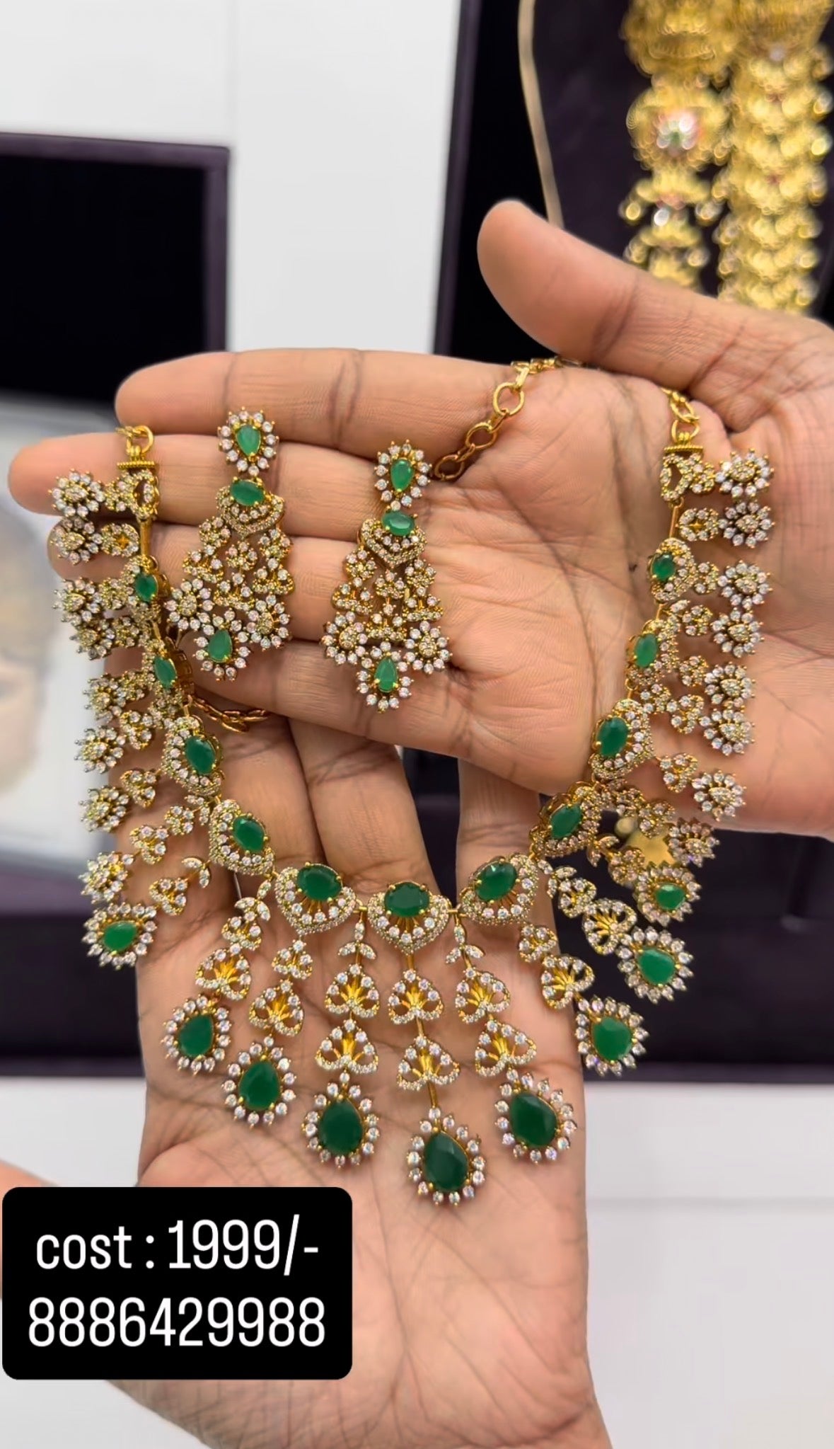 Beautiful party wear necklace