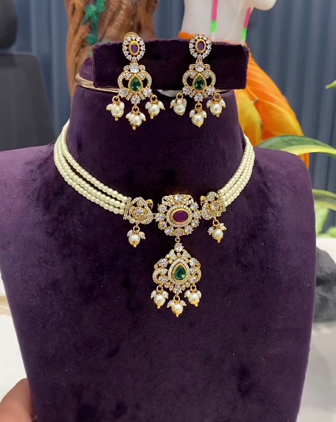 Beautiful Pearl Chocker Set