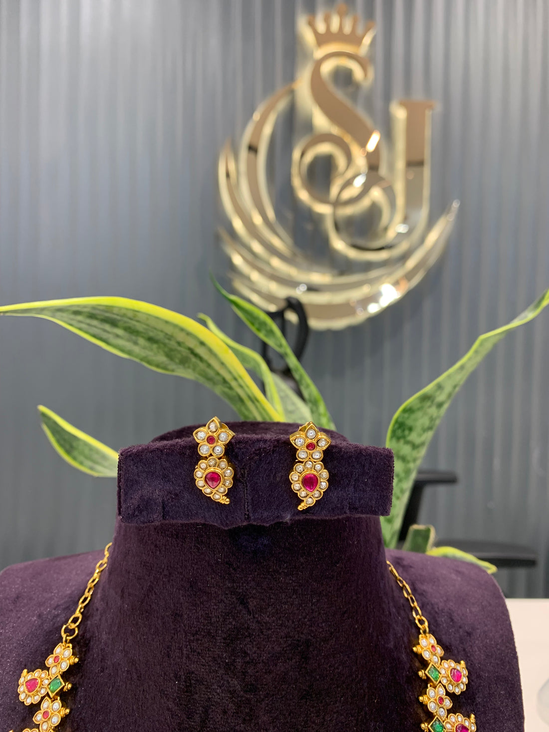 Beautiful mango style necklace