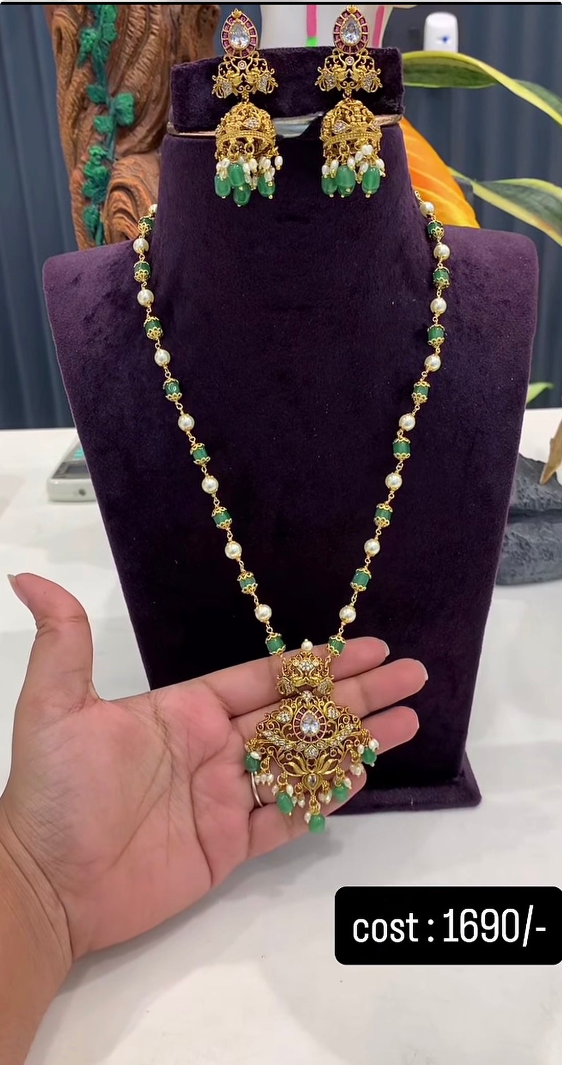 Beautiful pendant with handmade chain