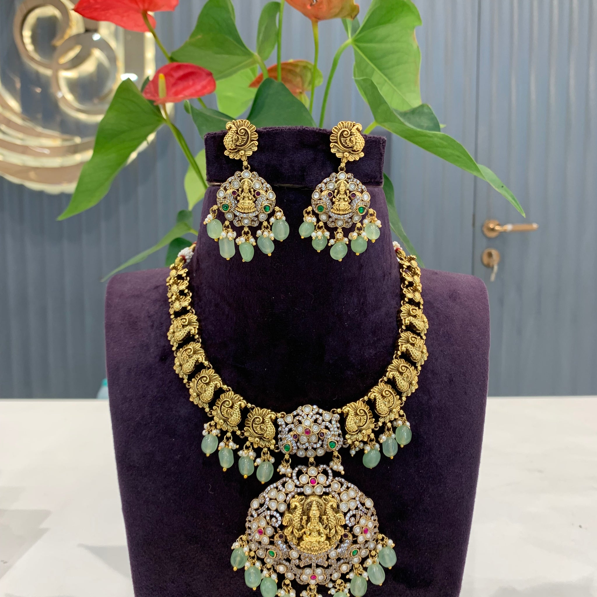 Beautiful kundhan necklace