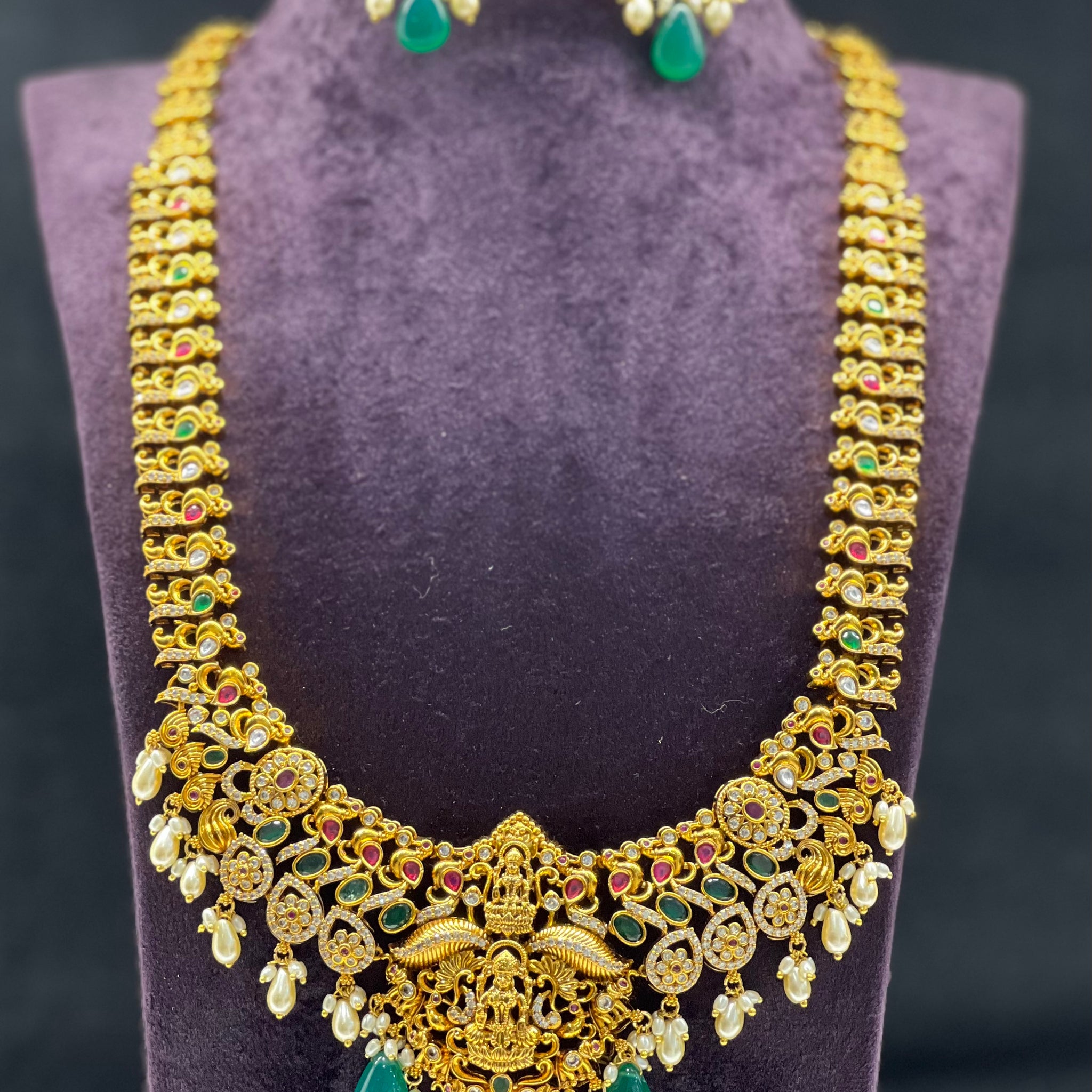 Nakshi trendy haram