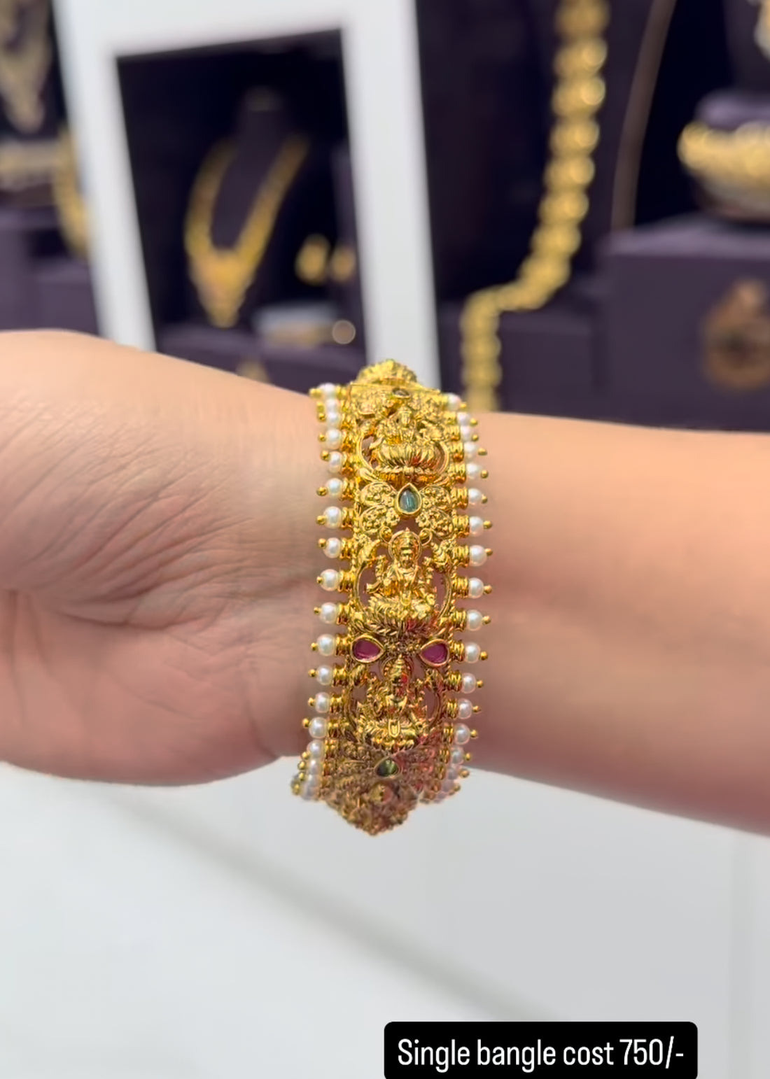Beautiful traditional bangle(single)