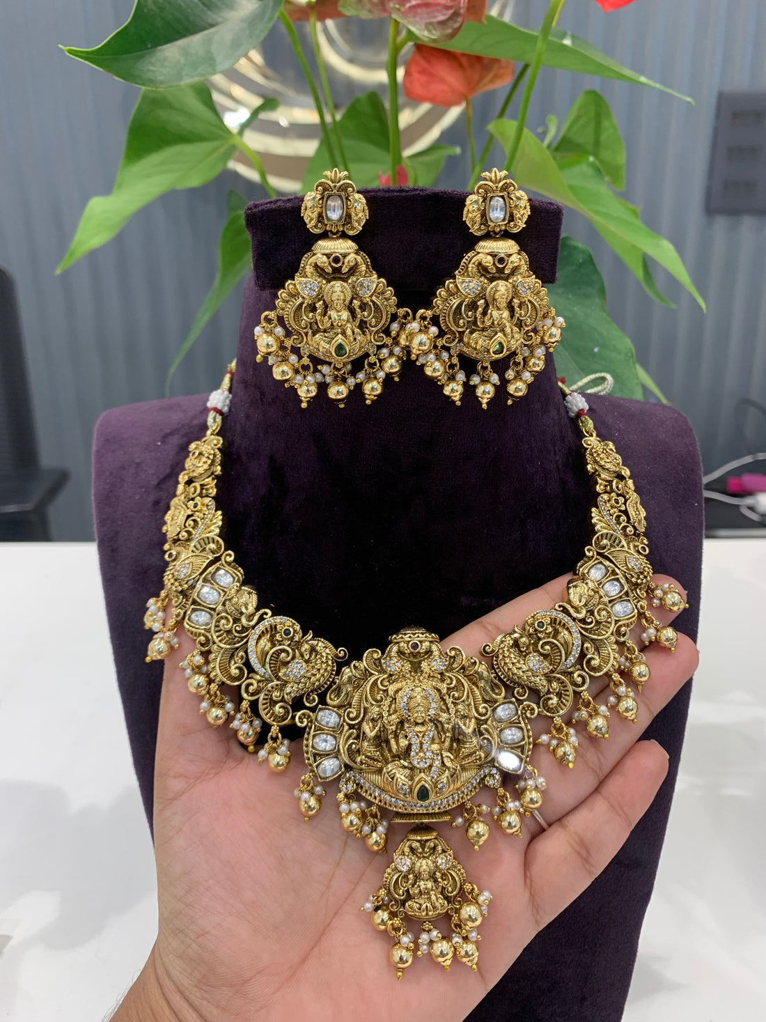 Beautiful traditional moissanite stone 3D necklace