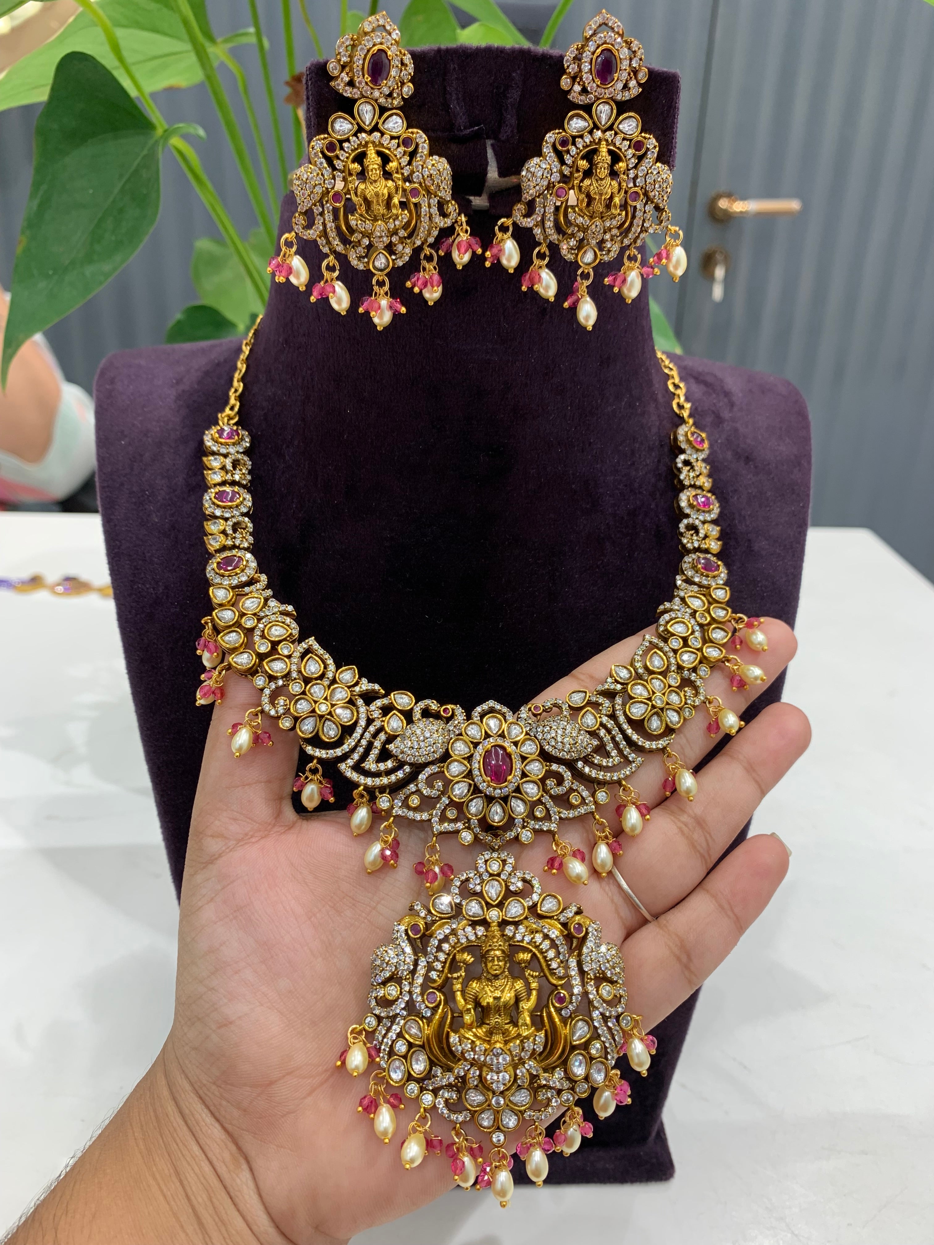 Beautiful customised mehandhi polish necklace