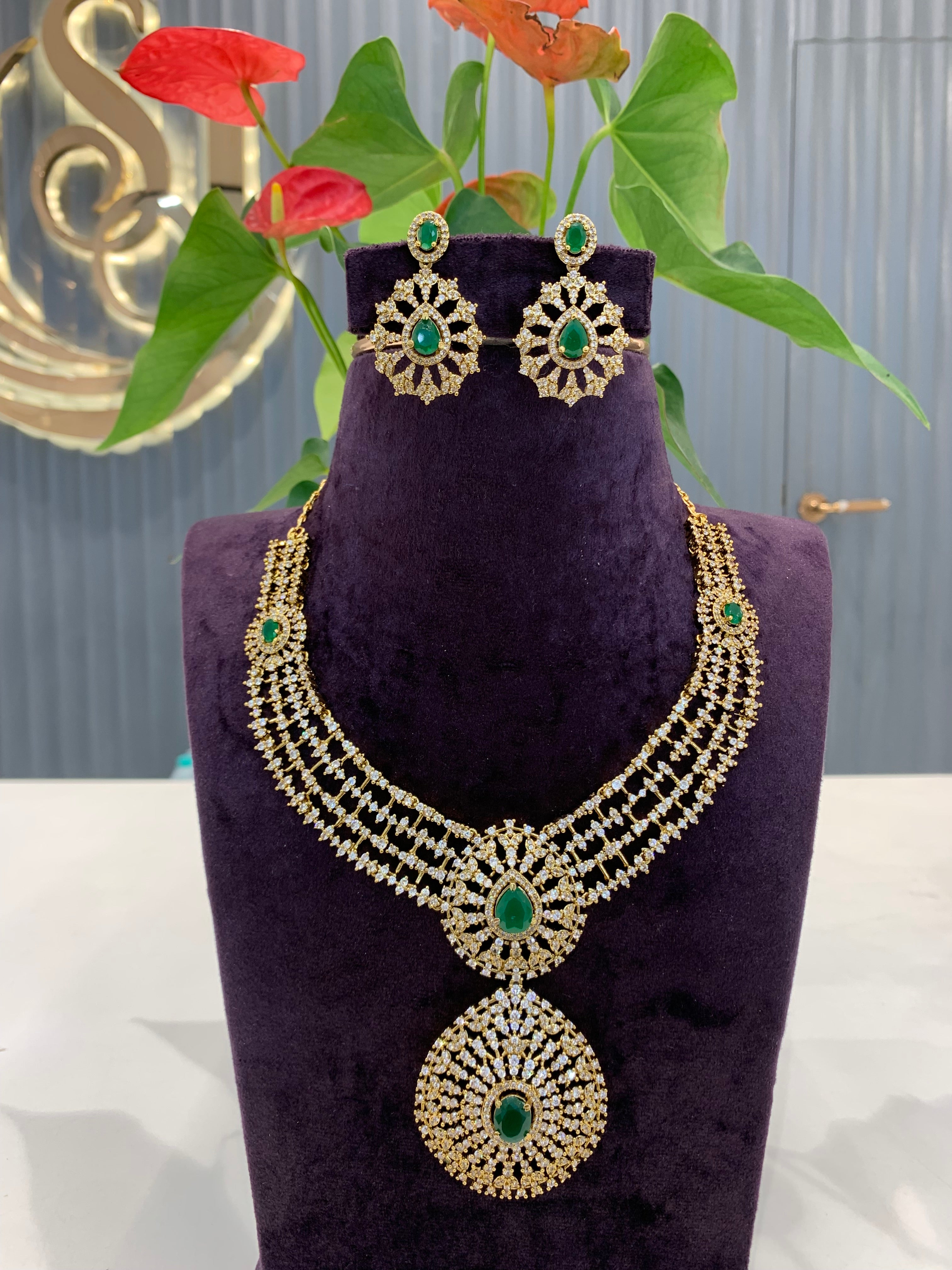 Beautiful mehandhi polish neckset