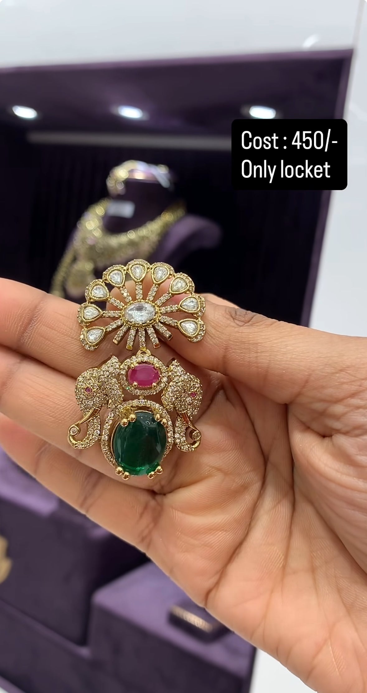 Beautiful locket with back hook