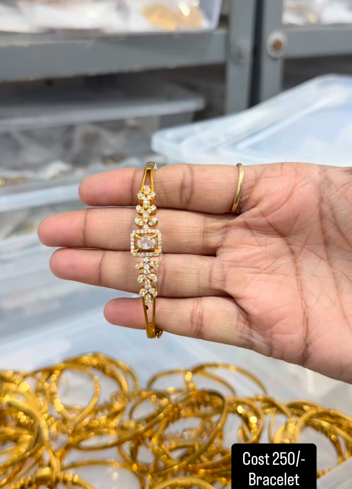 Beautiful openable bracelet