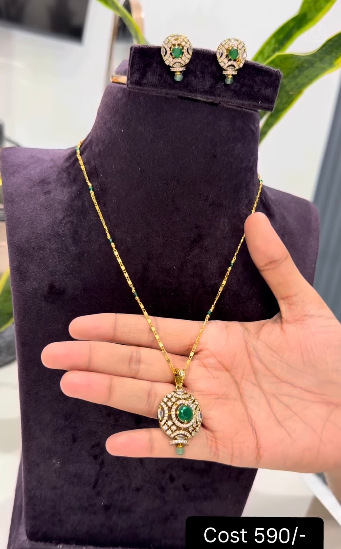 Beautiful Removable Locket With Gold Replica Chain (18inches)