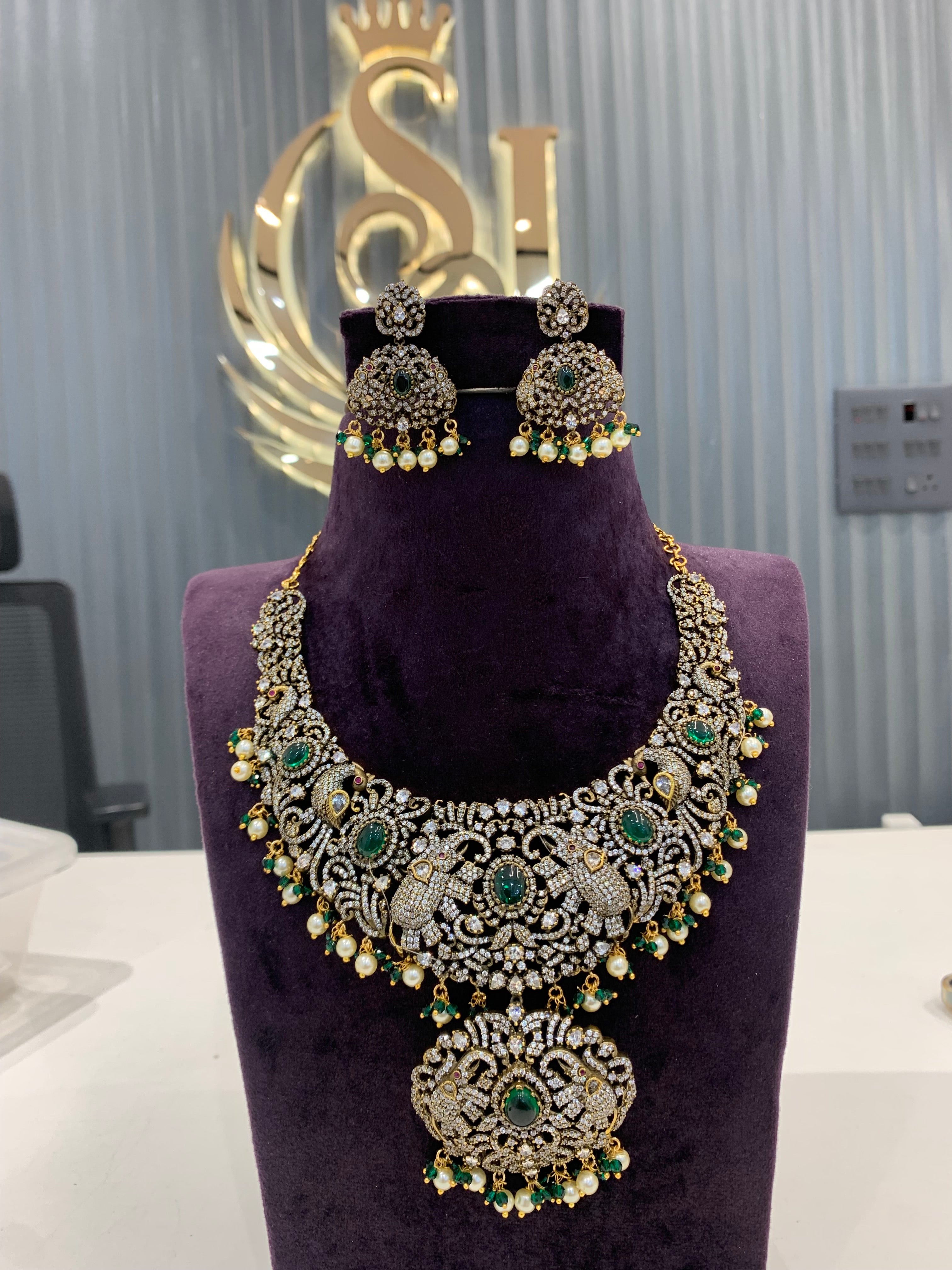 Beautiful neckset