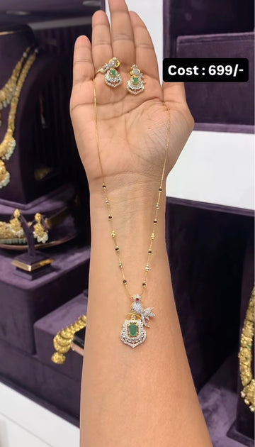 Beautiful pendant set with metalic blackbeads