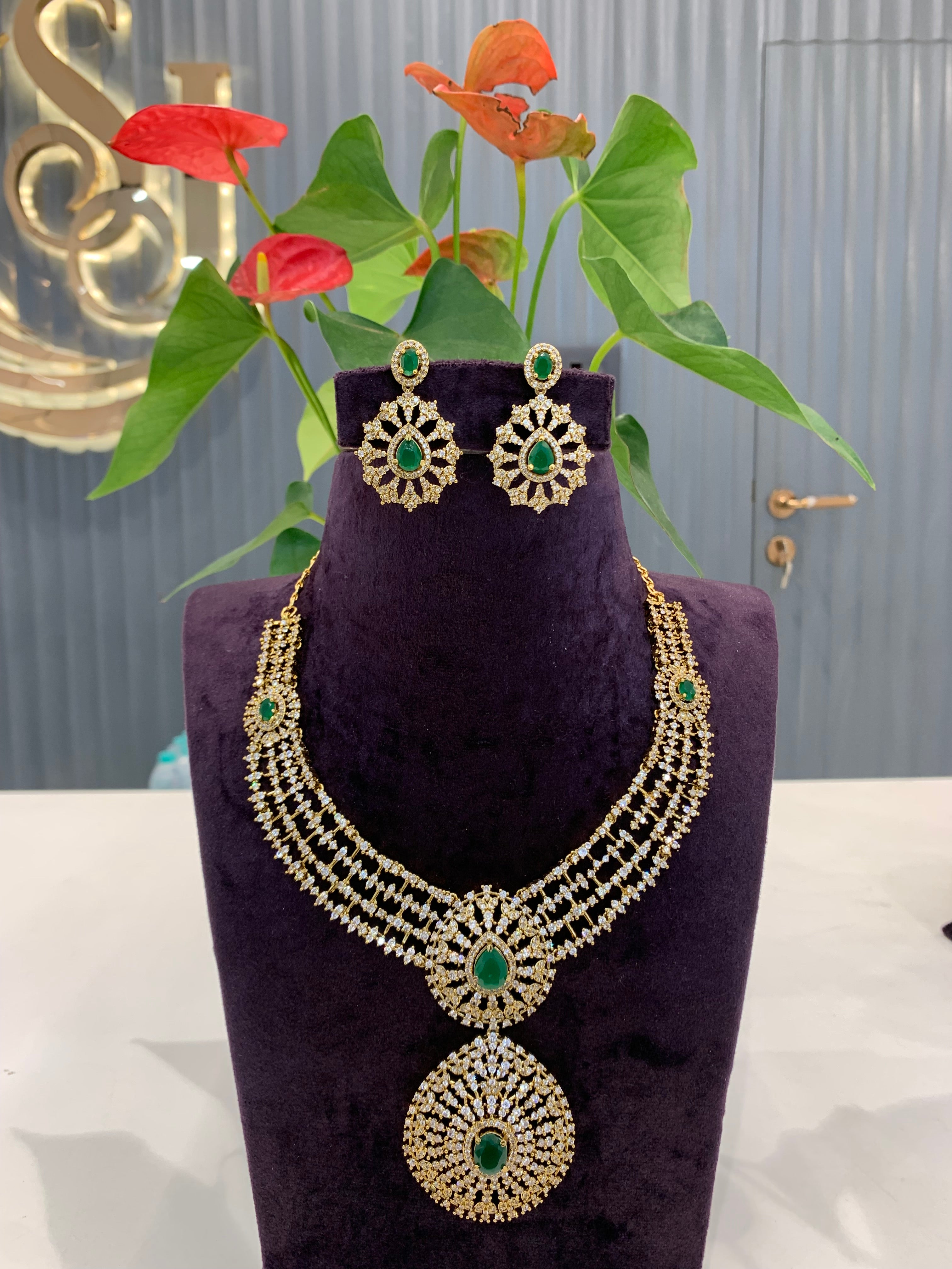 Beautiful mehandhi polish neckset