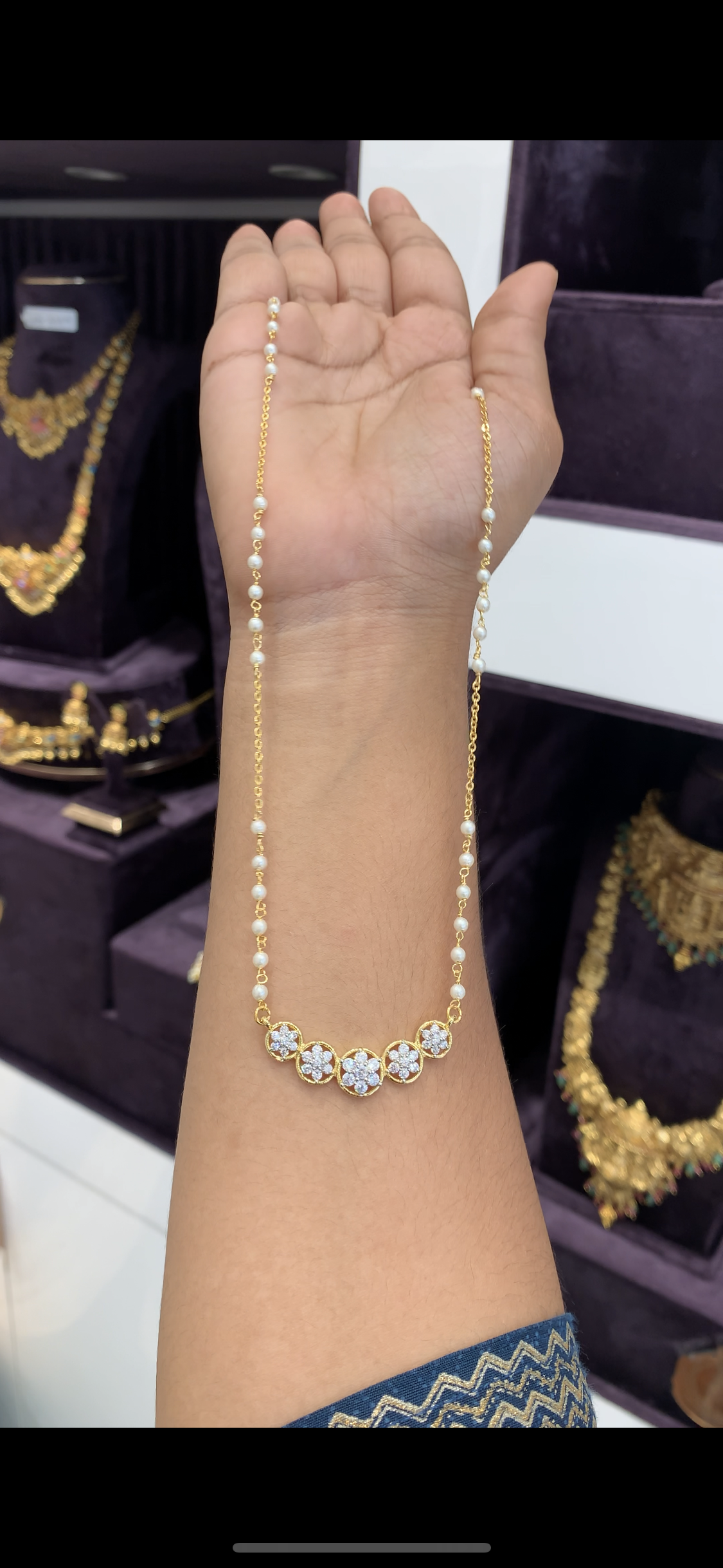 Beautiful locket with chain and white pearls