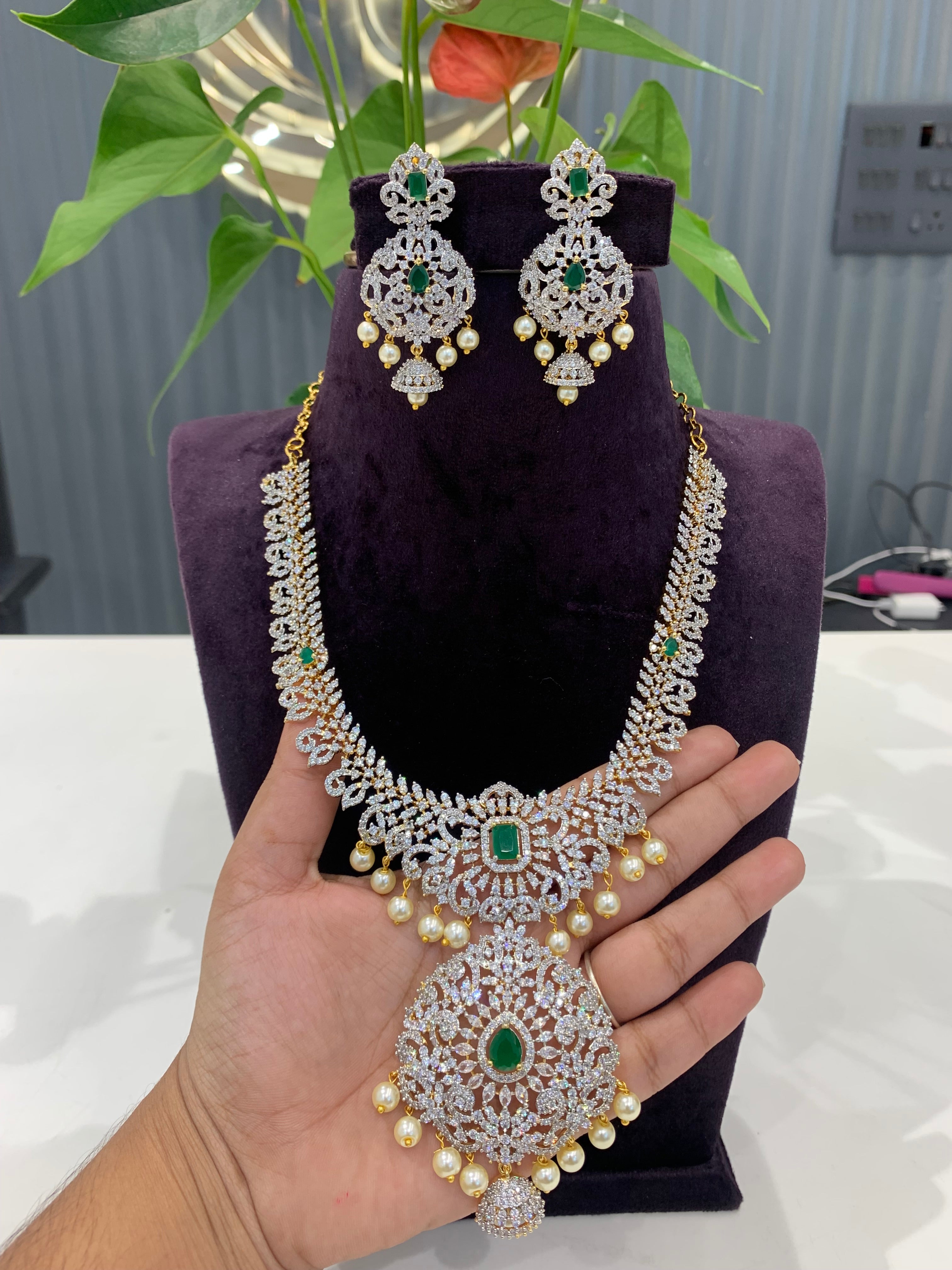 Beautiful GJ short necklace