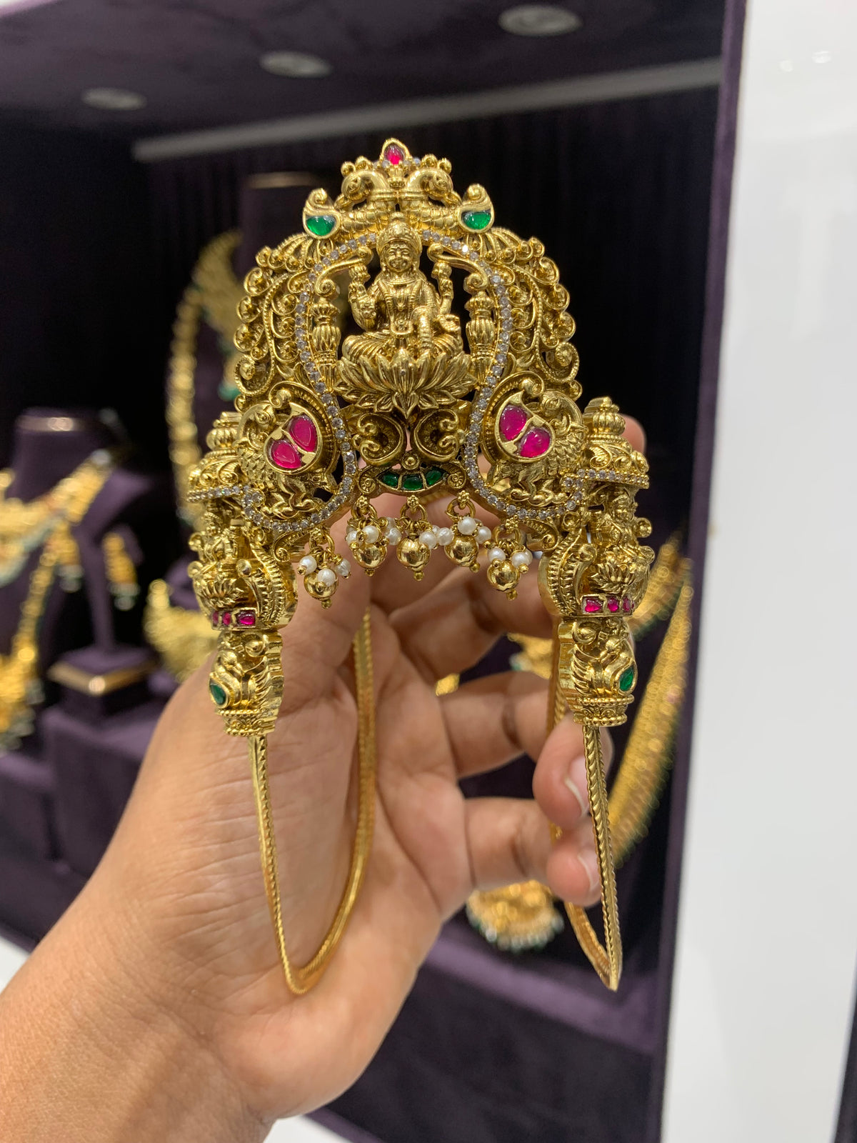 Beautiful Nakshi 3D Jadav stone Adult Aaravanki