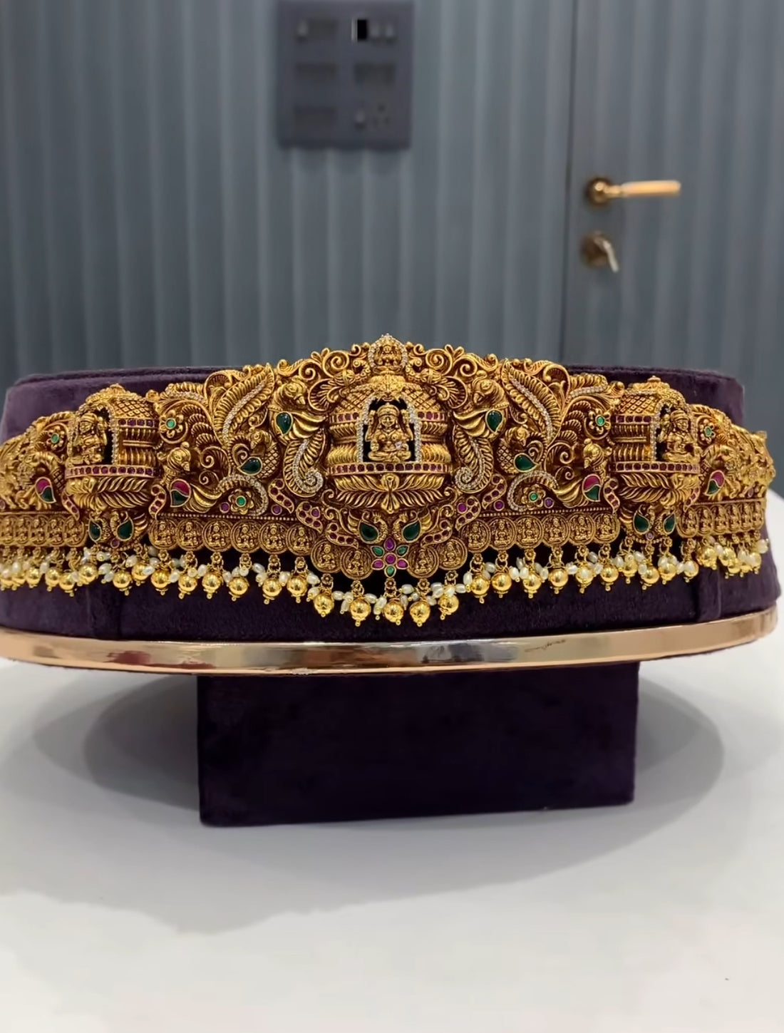 Beautiful gold replica vaddanm with 3D design