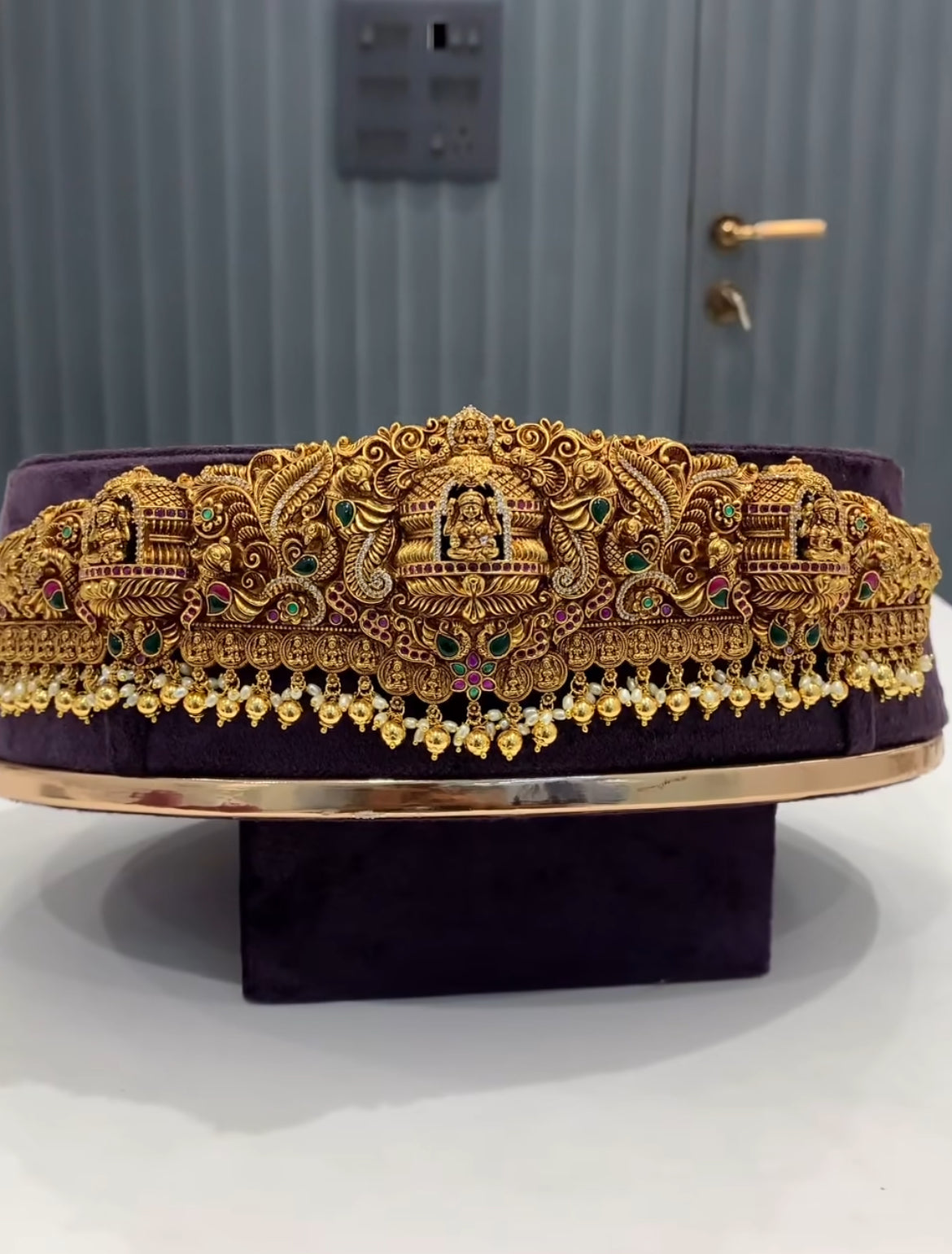 Beautiful gold replica vaddanm with 3D design