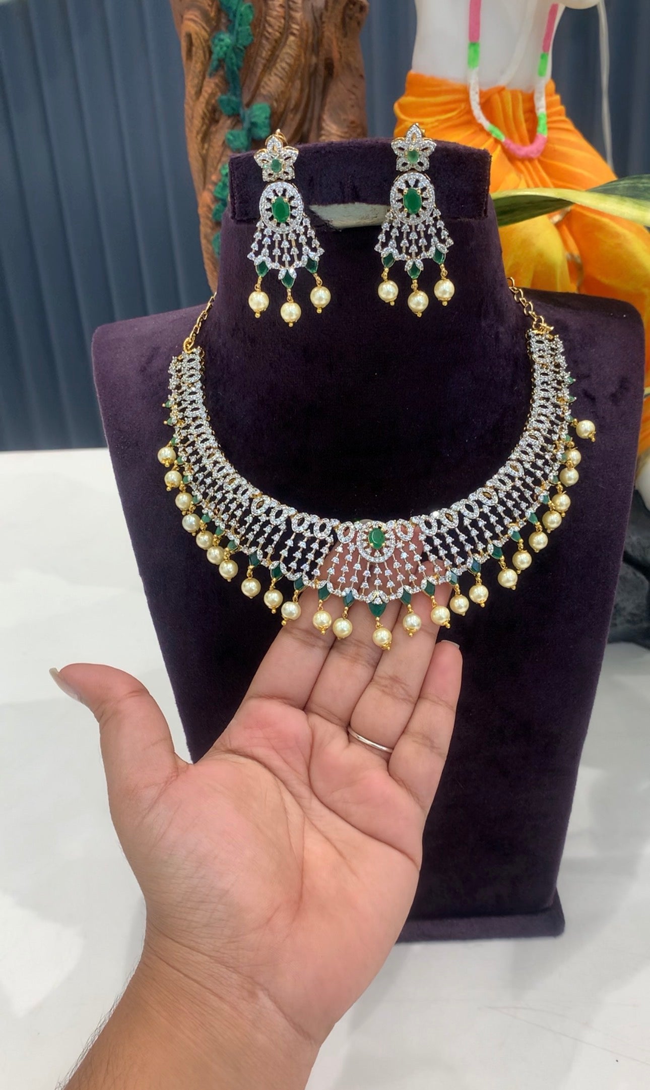 Beautiful GJ chocker set