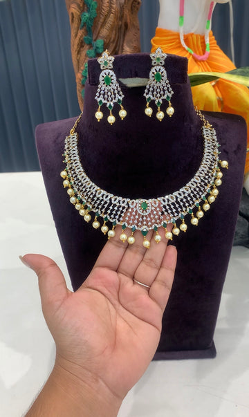 Beautiful GJ chocker set
