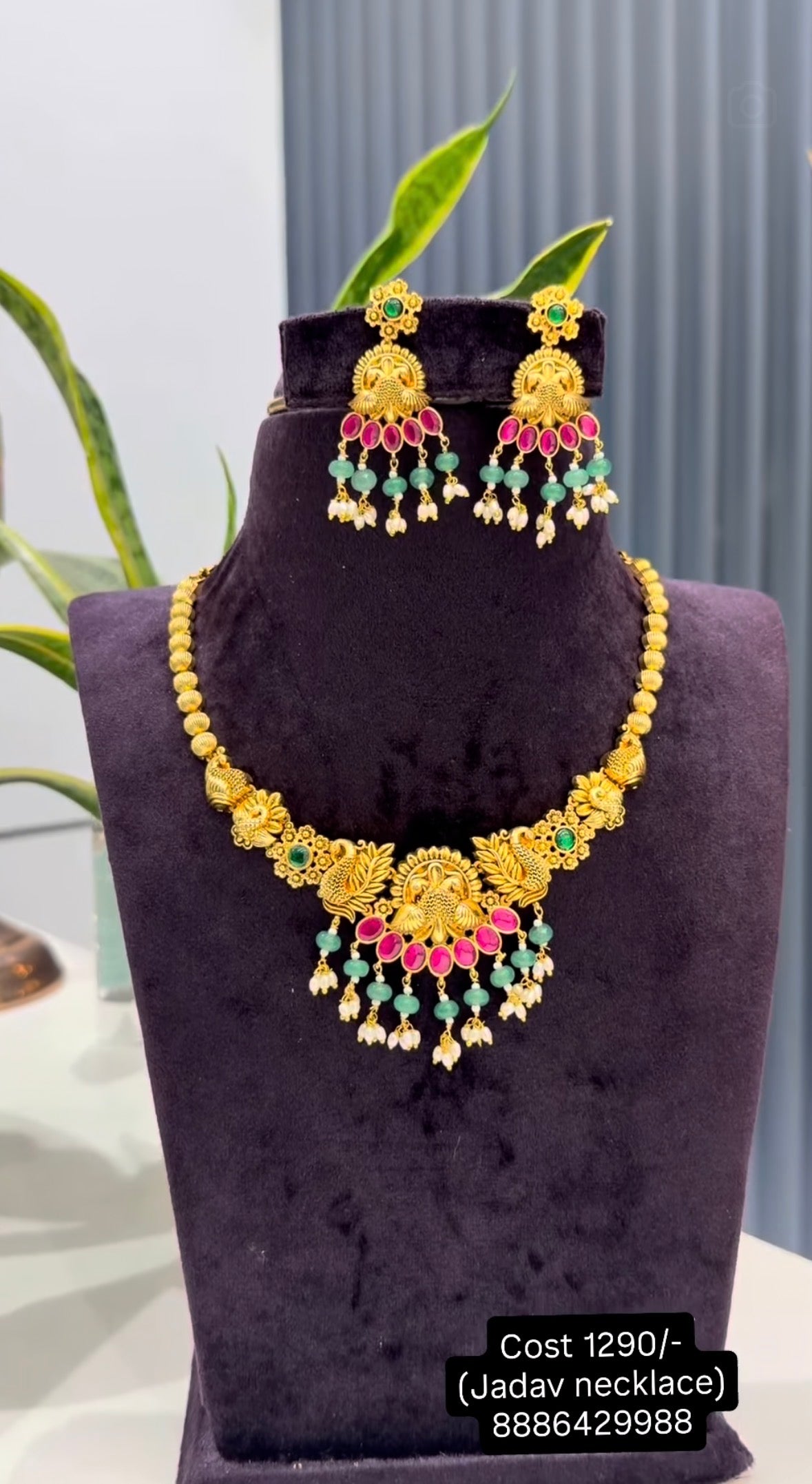 Beautiful simple jadav necklace