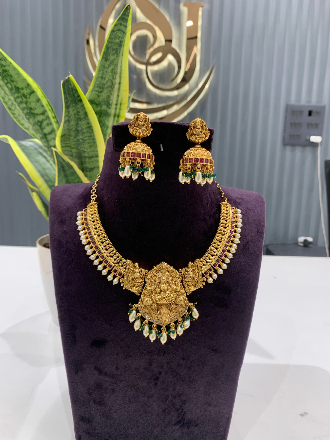 Beautiful jilebi pattern neckset