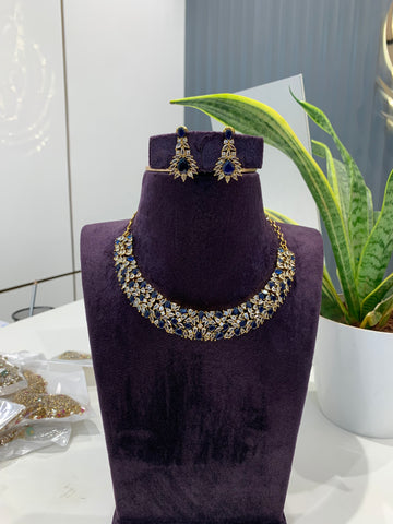 Necklace neck chocker