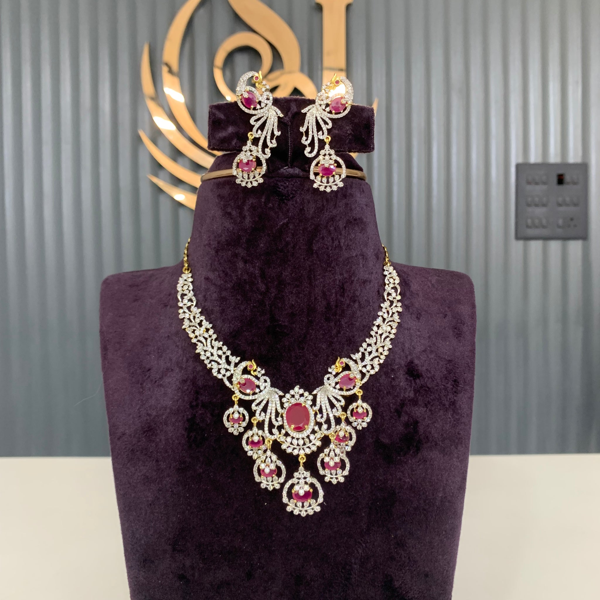 Beautiful GJ polish necklace
