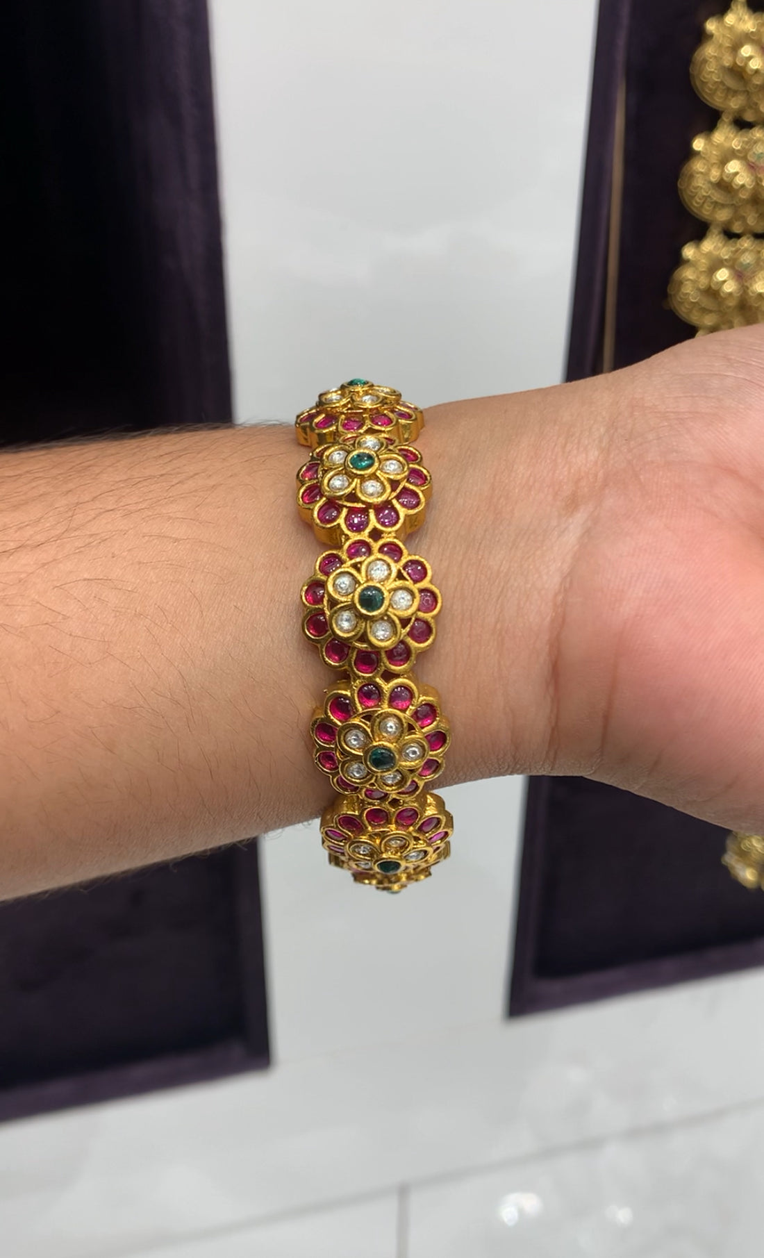 Beautiful kundhan style single bangle
