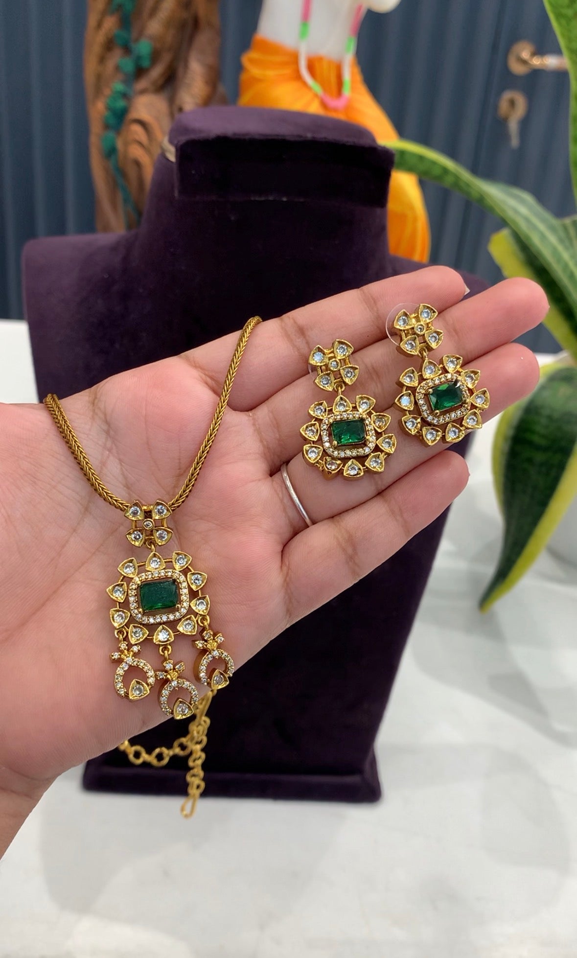 Beautiful nanpatti model necklace /removable locket set