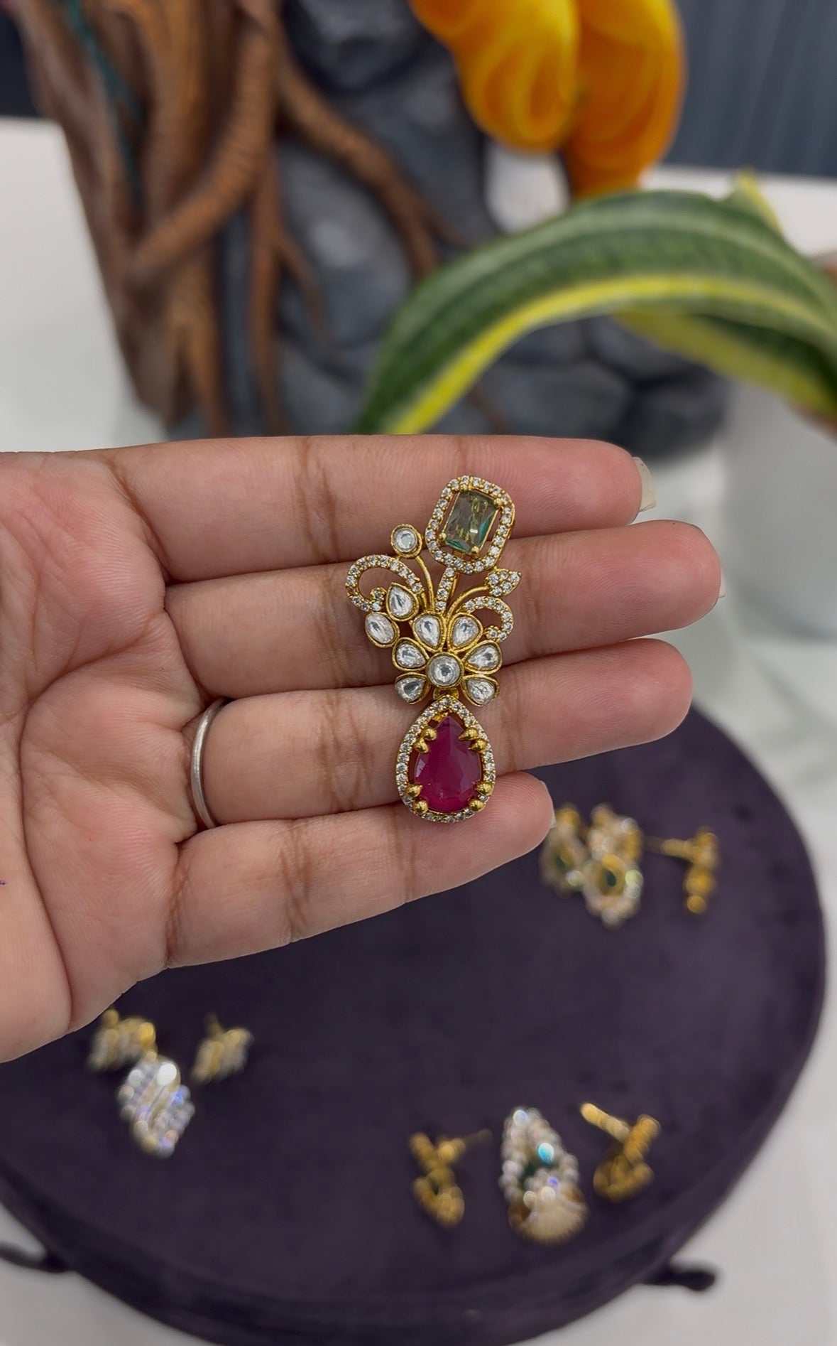 Beautiful pendant with backhook