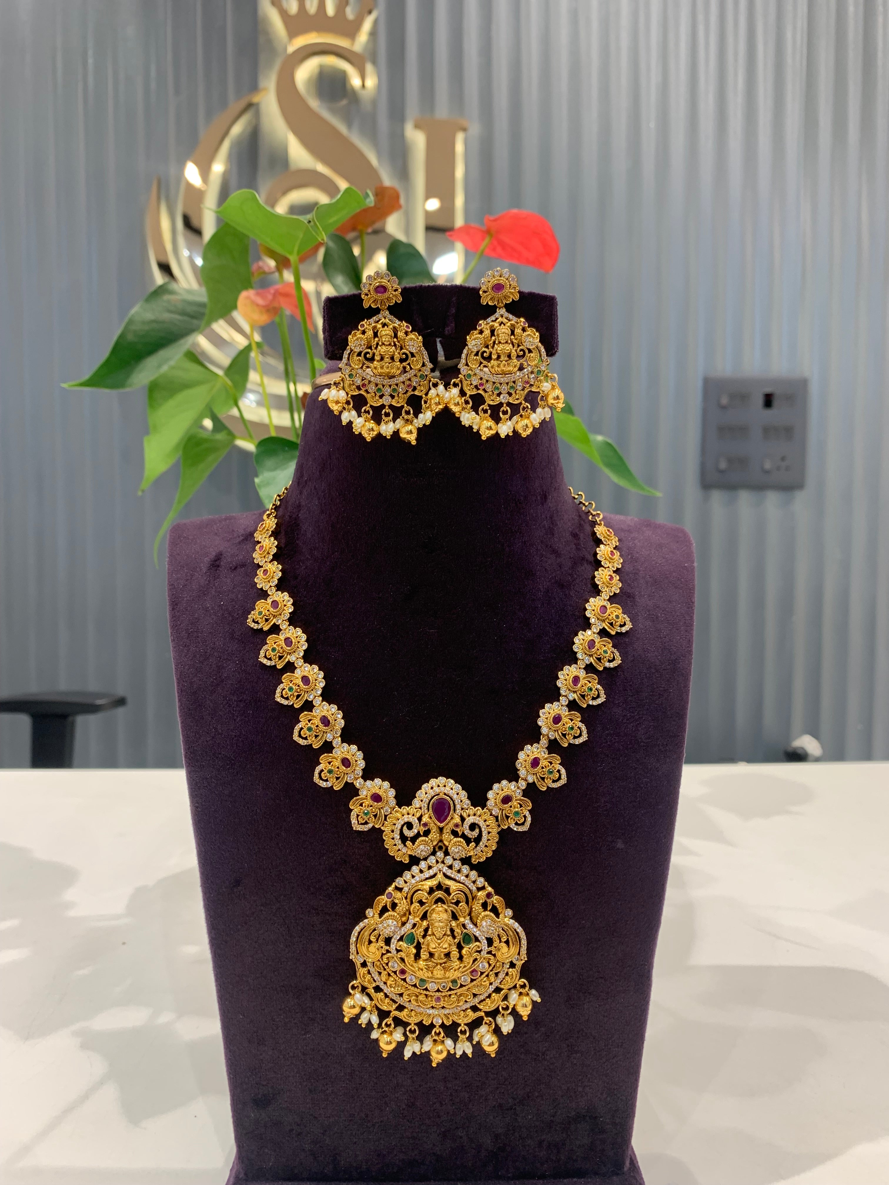 Beautiful nakshi necklace