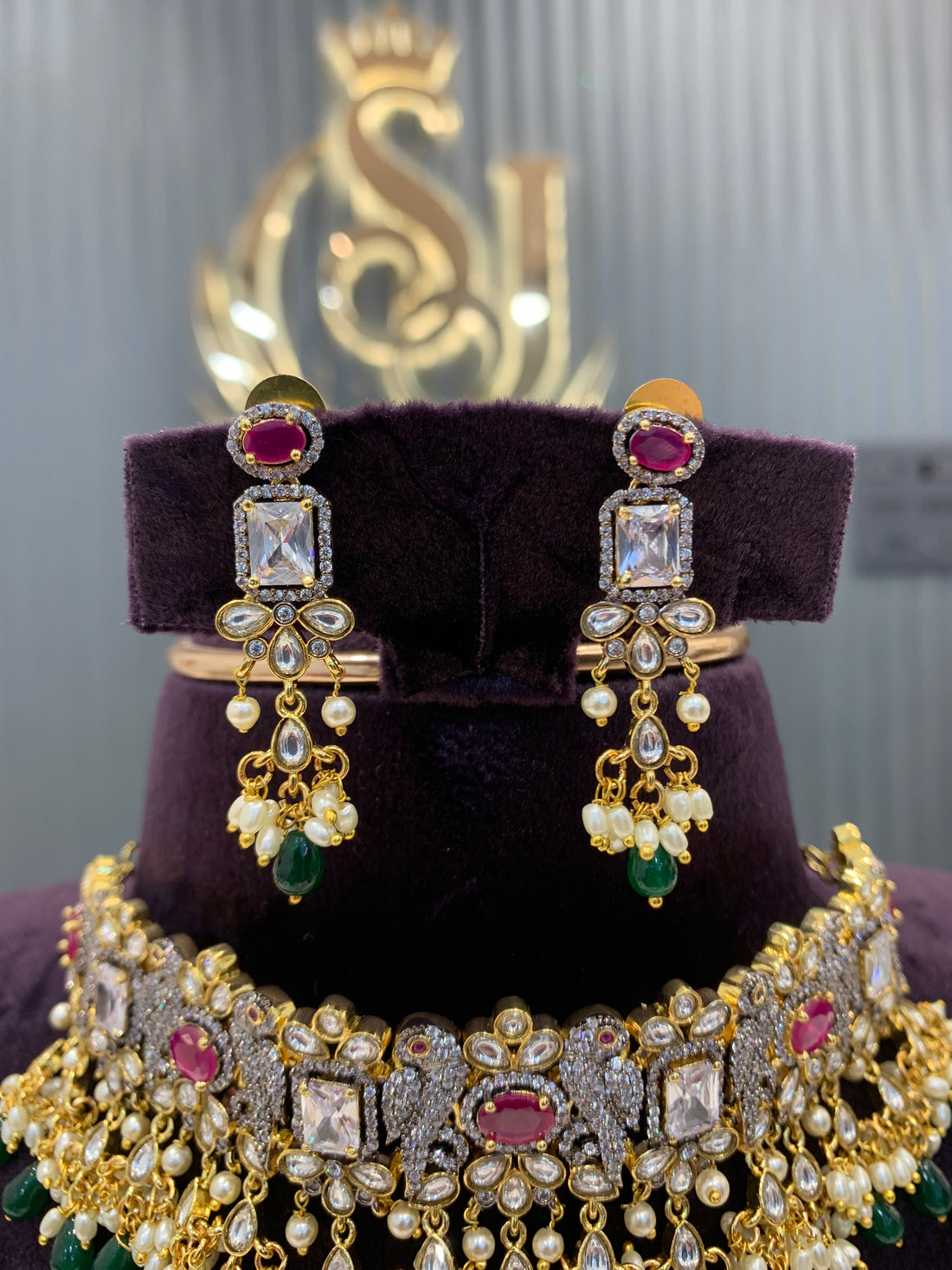 Beautiful chocker set